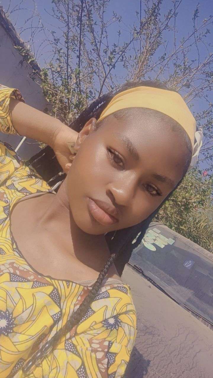Esthy-amin