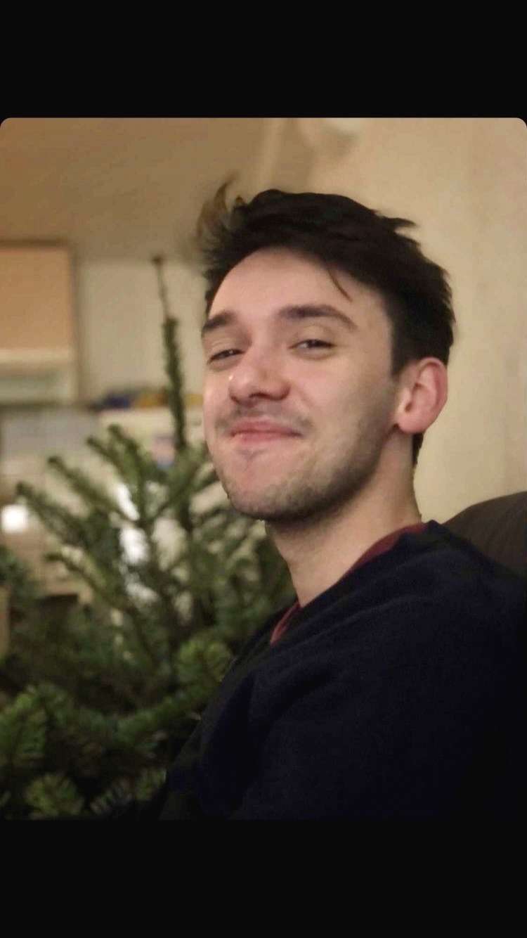 hugless8