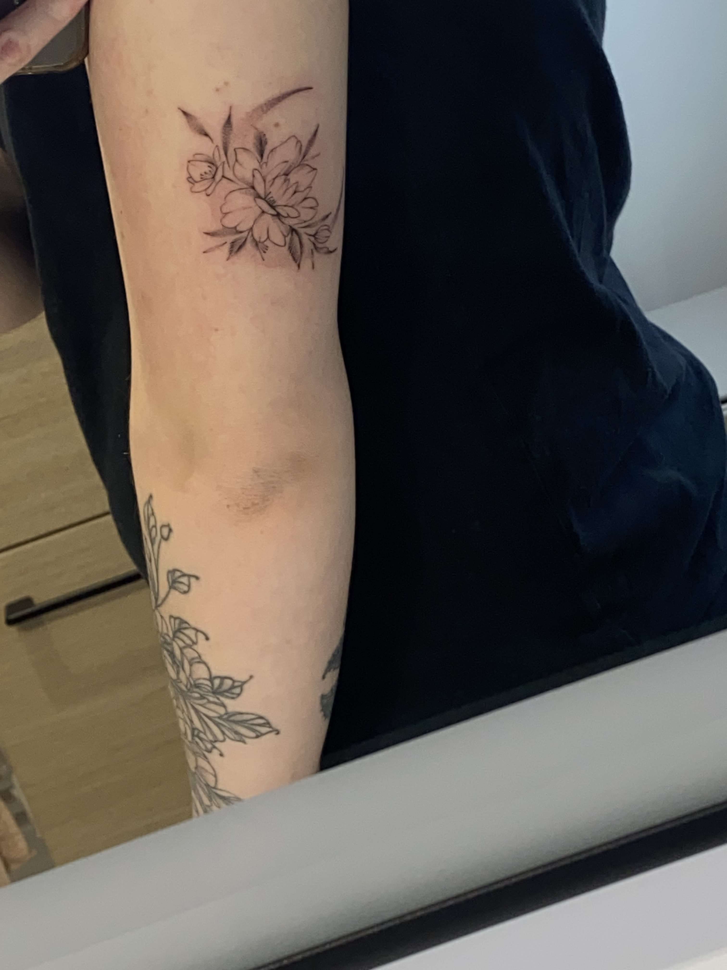 Photo 3 - 8e tatouage fait 🥰🤩
Mon tatoueur a un talent incroyable, ses tatouages sont trop beau ✨

J'attends qu'il m'envoie d'autres photos