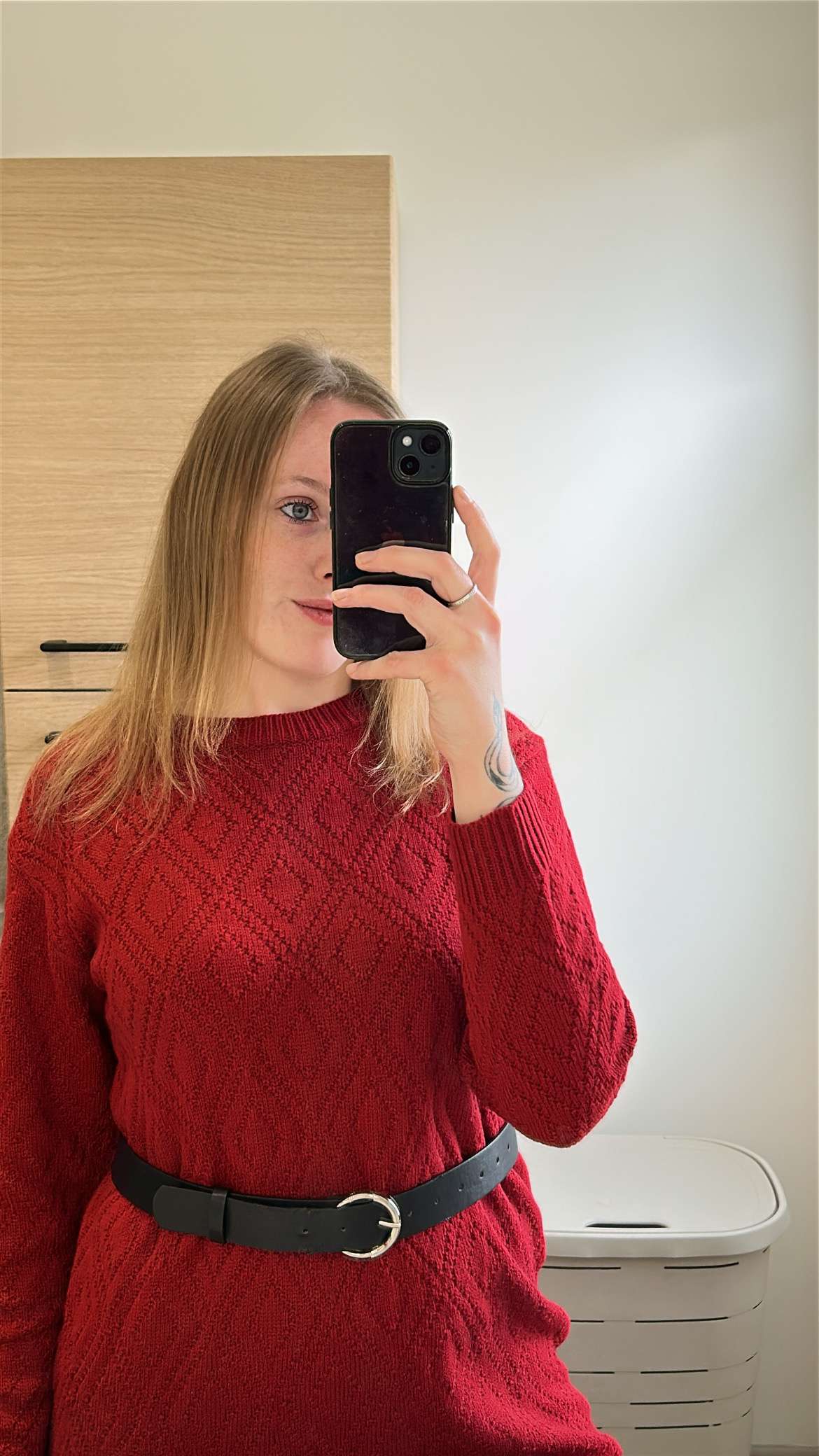 Nouvelle robe que je teste avec une ceinture (c&rsquo;est la 1&egrave;re fois que je mets une ceinture avec une robe) 😌

C&rsquo;est mieux avec la ceinture ou vaut mieux que je l&rsquo;enl&egrave;ve ?