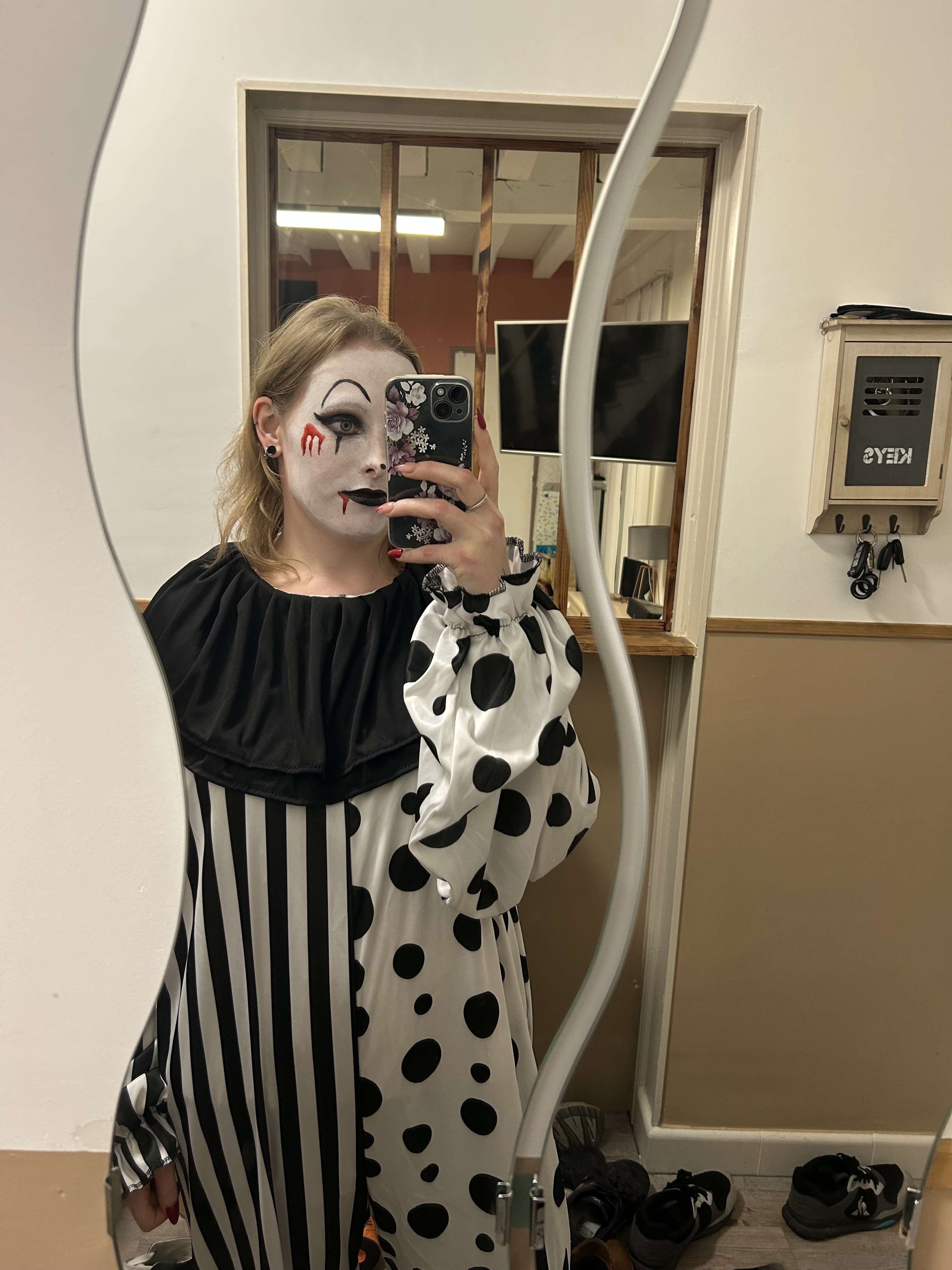 Soir&eacute;e Halloween avec les pompiers, d&eacute;guisements de clowns tueurs avec mon homme 👌🏼👻💀