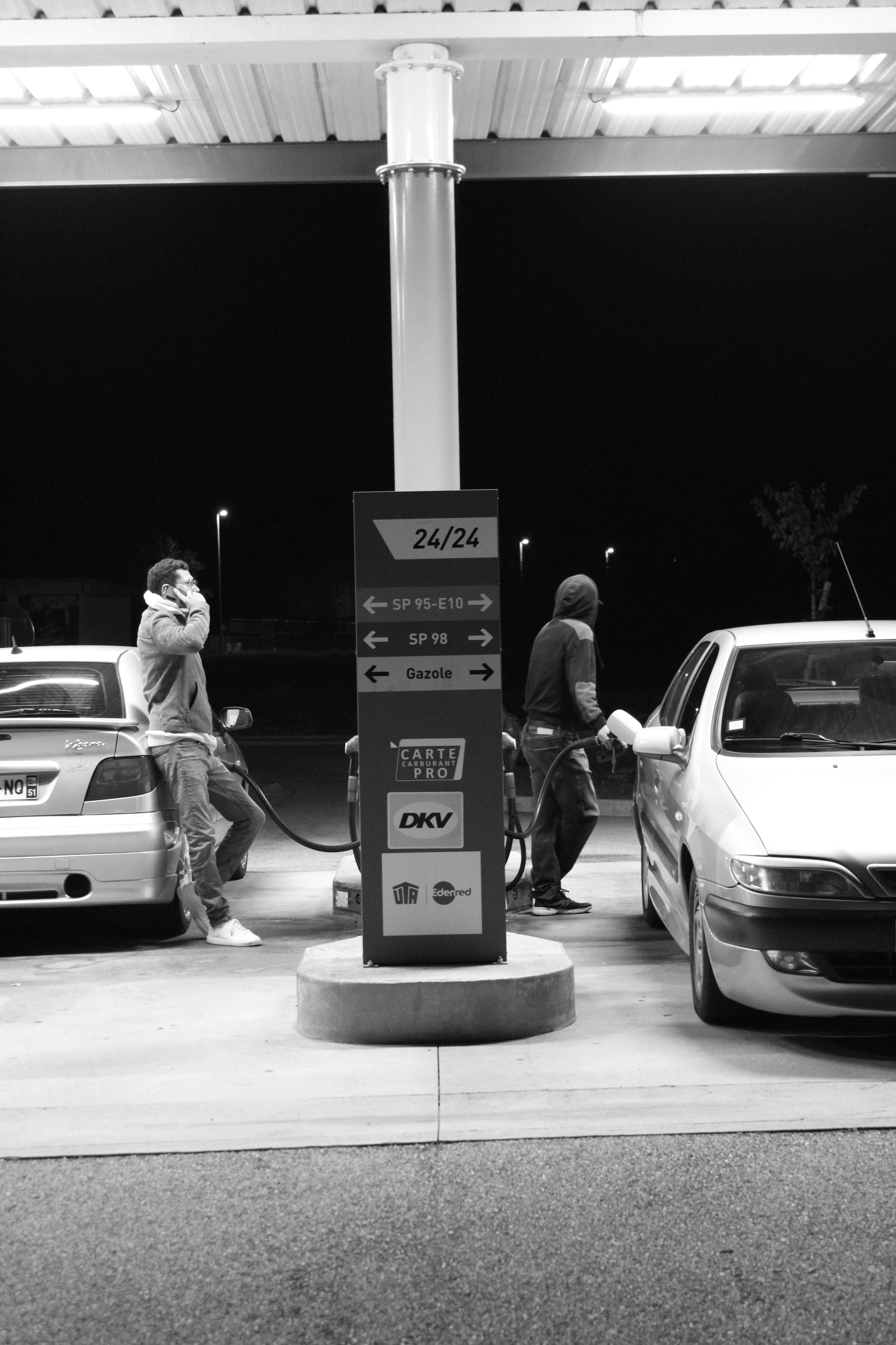 Photo 2 - Vous préférez les photos en couleur ou en noir et blanc? ⛽📸🚗