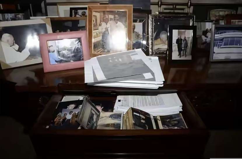 Photo 2 - 16 photos du site officiel de la DOJ (directive du ministère de la justice) montrent Donald Trump ont été enlevées.