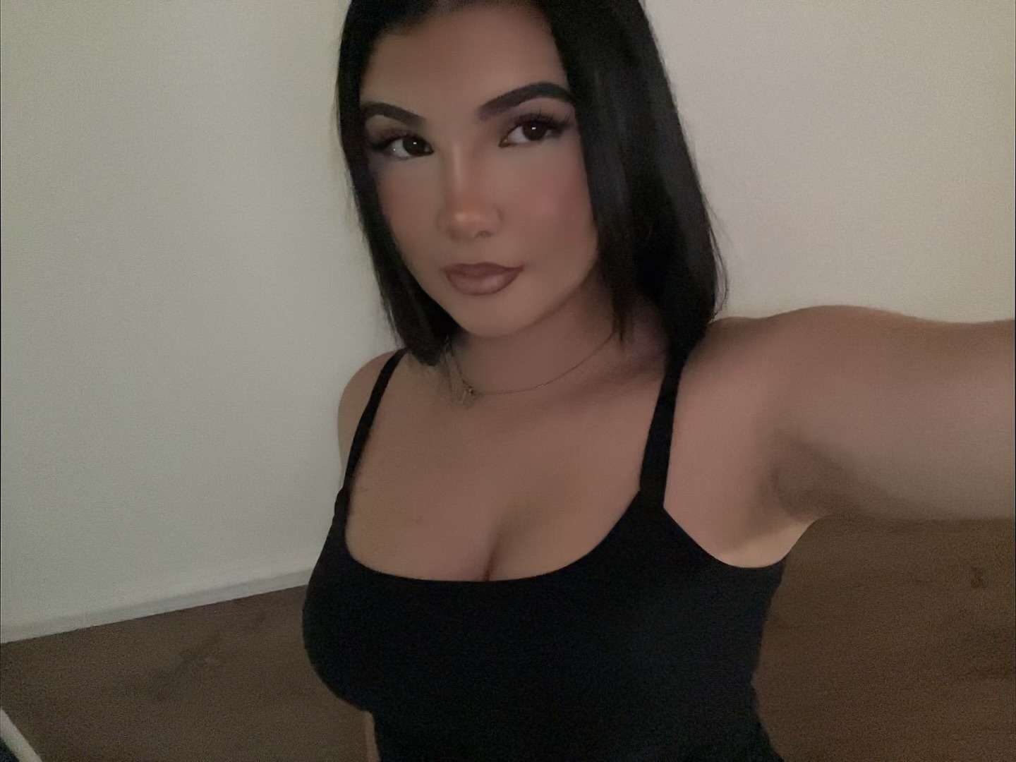 Ha mais ausecour je sais pas si je laisse mes cheveux pousser en mode projet cheveux long ou je coupe carr&eacute; 😭😭