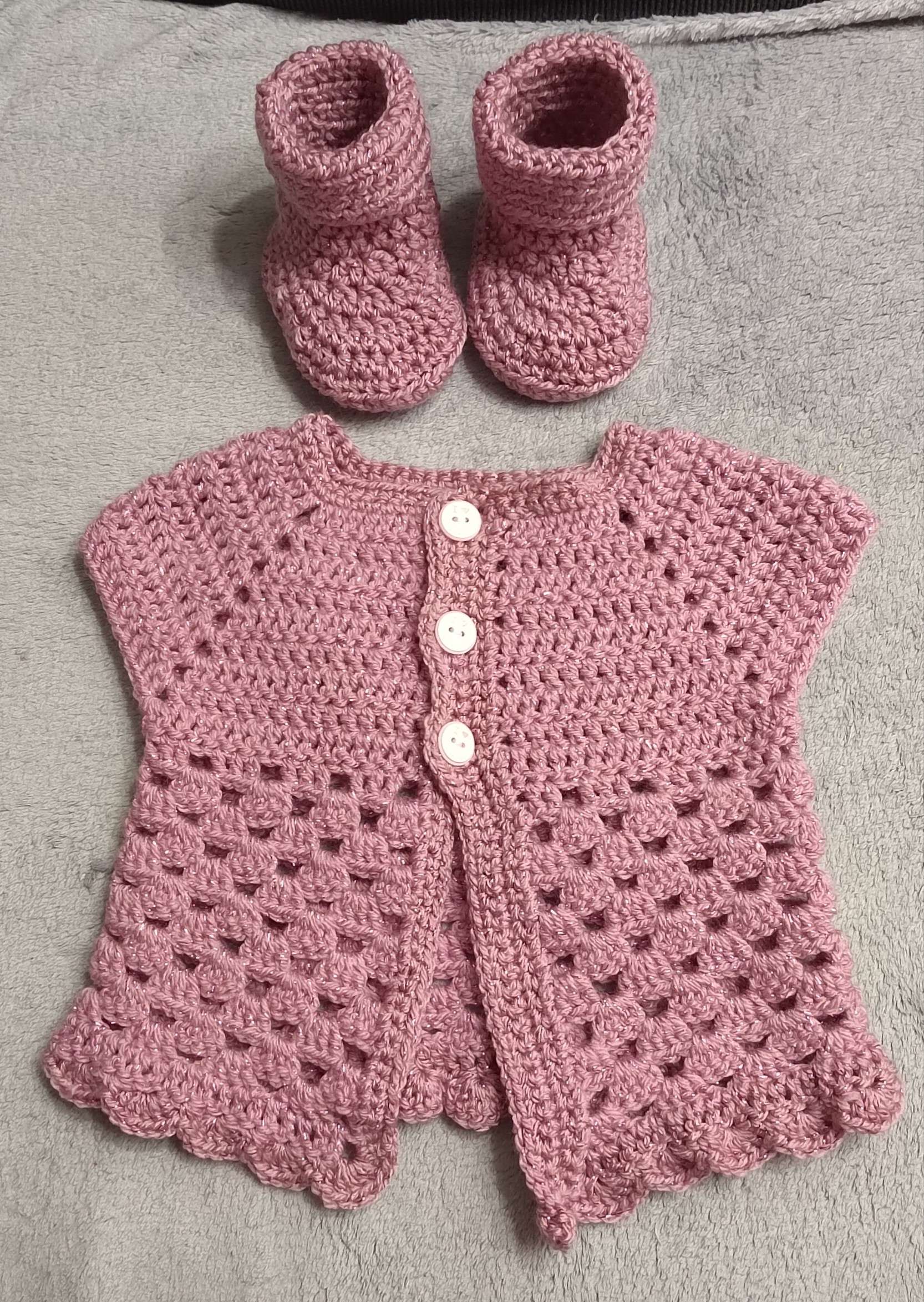 Je vous partage quelques cr&eacute;ations que j'ai faites pour une association 🙂 

#crochet #b&eacute;b&eacute; #association #passion