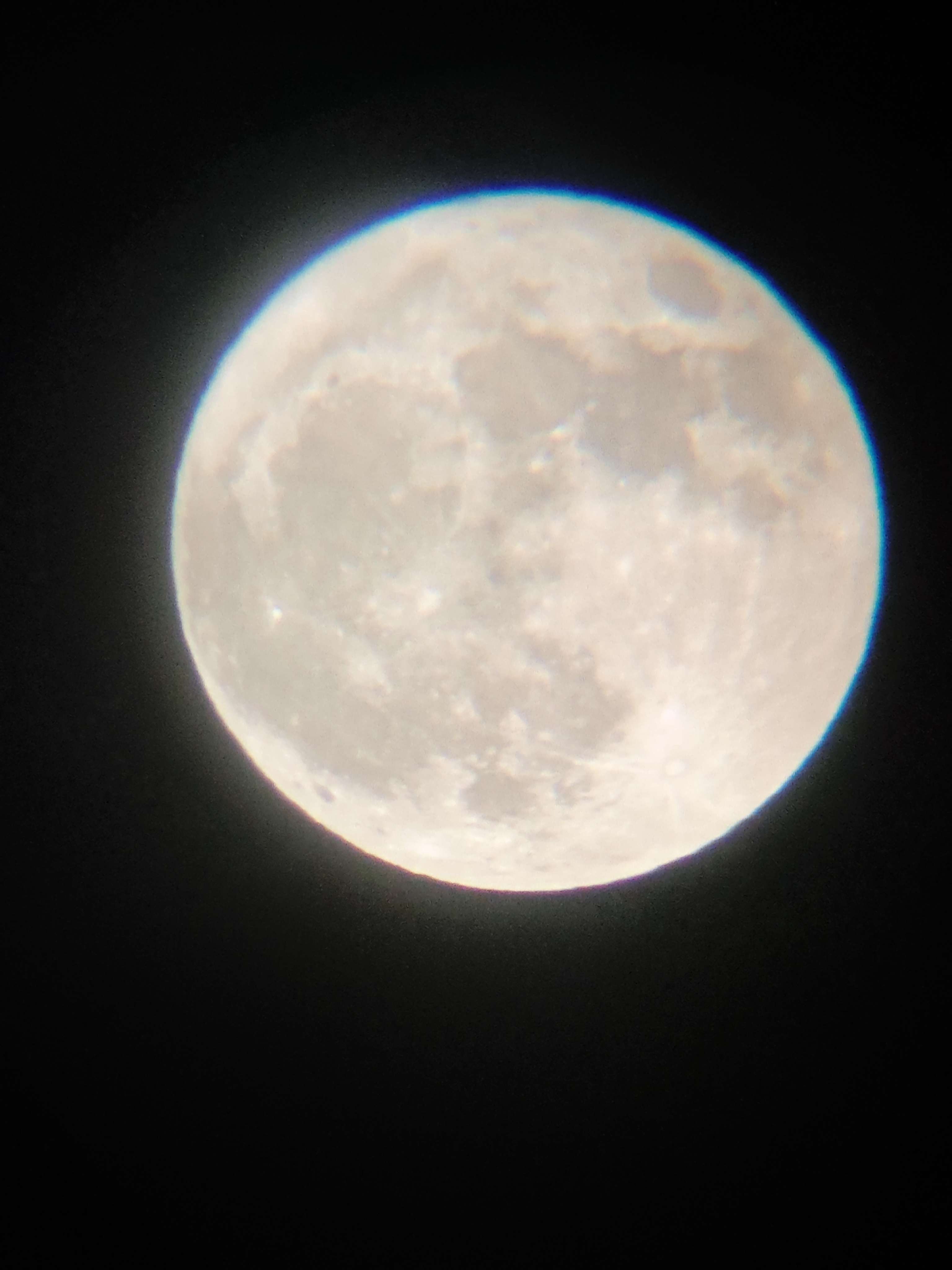 X12.5 + zoom 7.6 t&eacute;l&eacute;phone (+ deux photos mode nuit bonus)