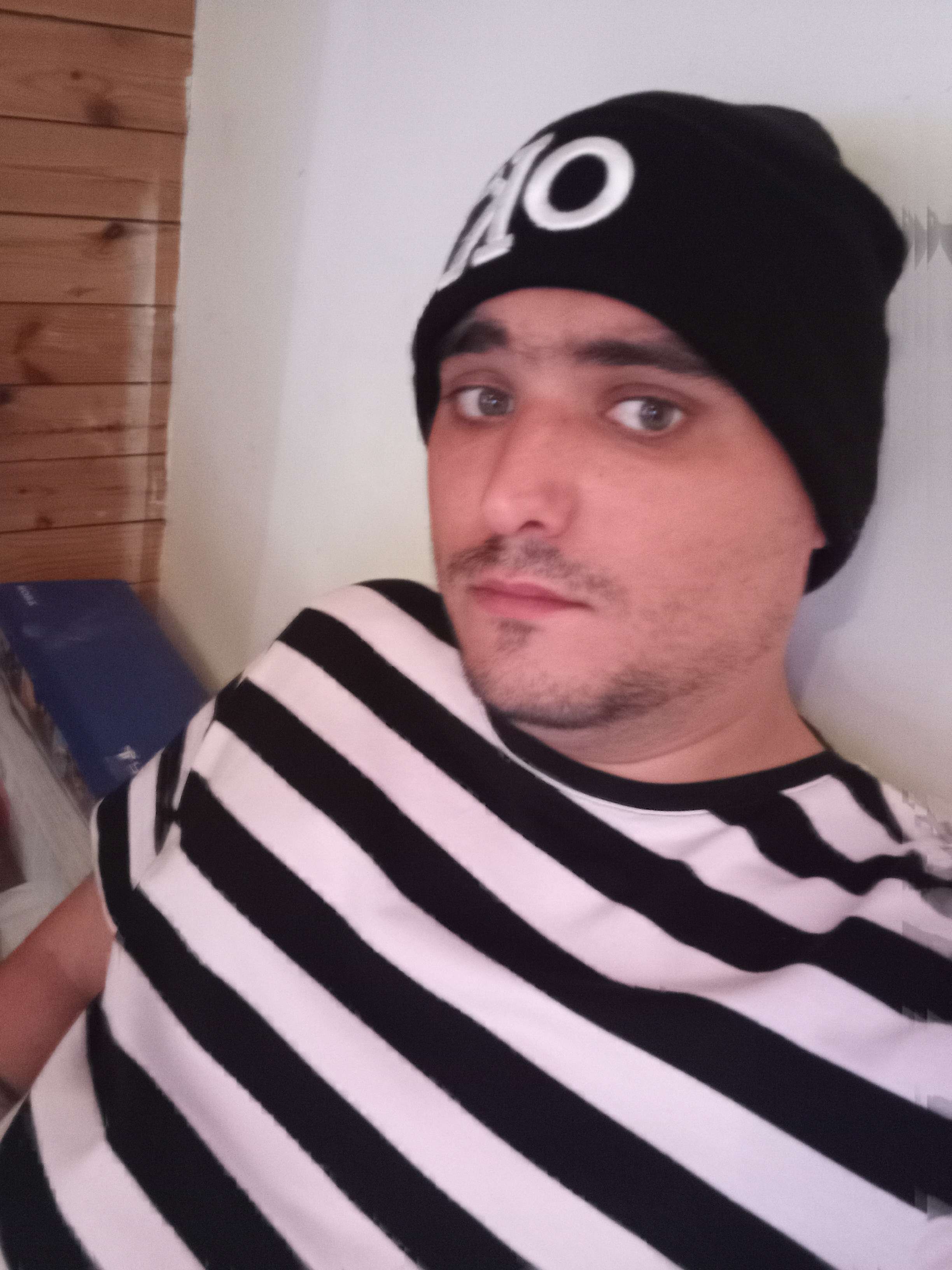Photo 2 - Bonjours vous me trouver comment sur les photo commenter et dite moi coi