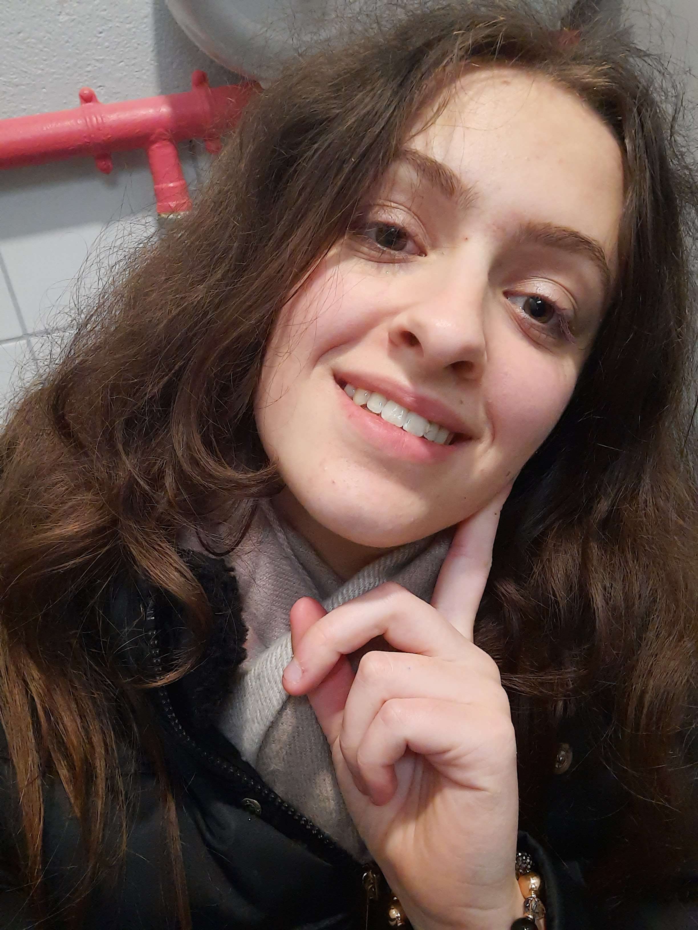 Quelle photo pour mon CV mes petits trous du cul poilus ?🥰
(La 1e je suis en train de chier)