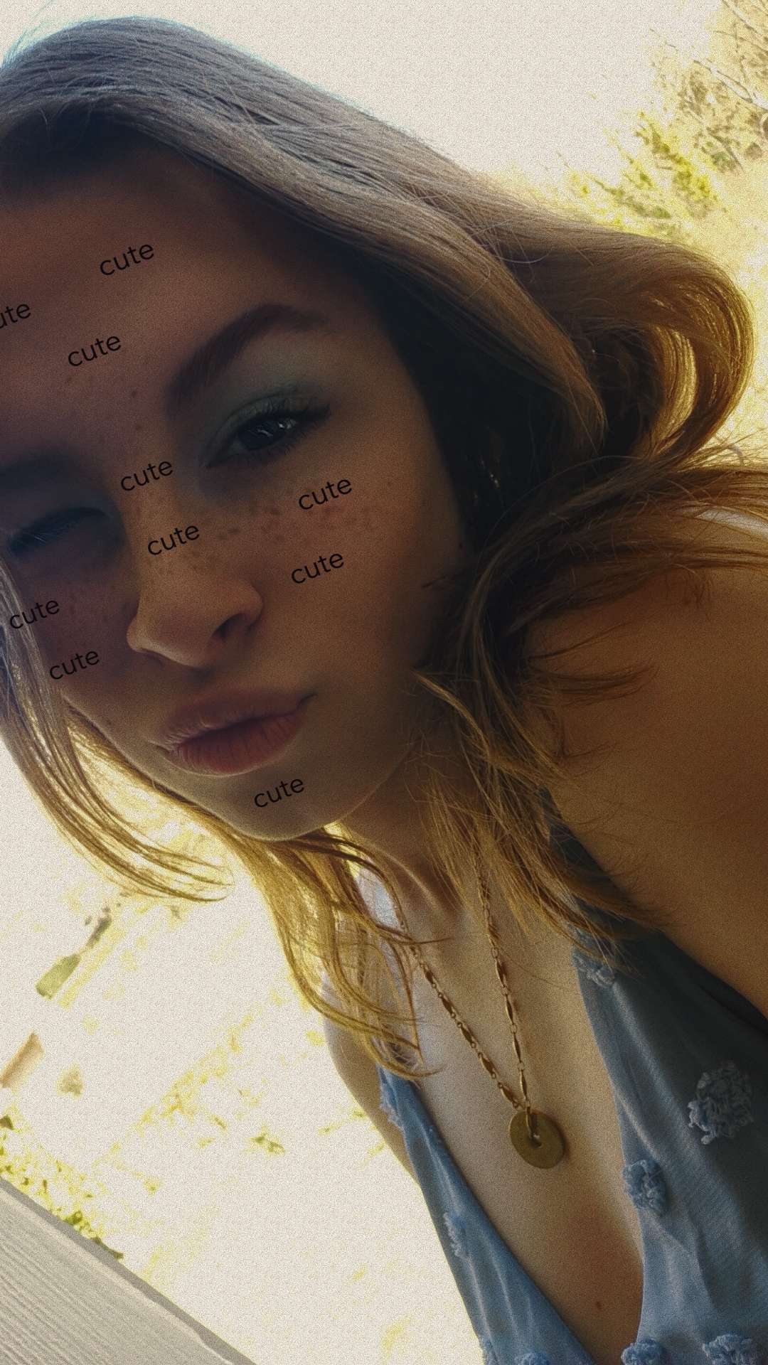 Coucouuu 
Faut savoir que j'ai pas enormemét de confiance en moi et j'aimerais glow up et m'aider &agrave; m'aimer en postant un peu plus. 
Vous pr&eacute;f&eacute;rez laquelle ? 
Si vous avez des conseille pour m'am&eacute;liorer je suis preneuse j'ai vrmt besoin de me sentir bien dans ma peau !
Merci d'avance 😊