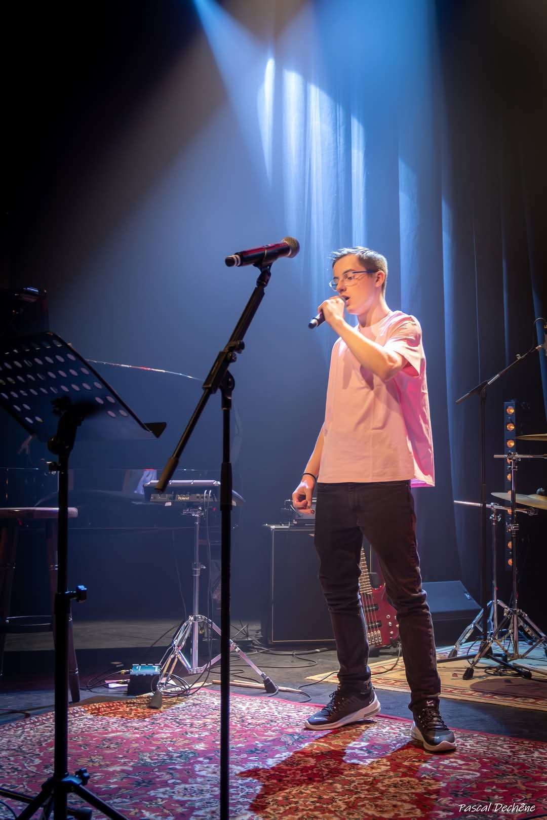 PHOTO DE MON CONCERT A ROSSIGNOL 
vous pr&eacute;f&eacute;rez la quelle des 2 ?