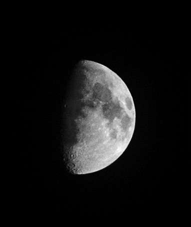 Vos pr&eacute;f&eacute;rences ? (Vrai photo r&eacute;alis&eacute;e par moi m&ecirc;me)

#photographie #lune #espace #astrophotographie #astronomie