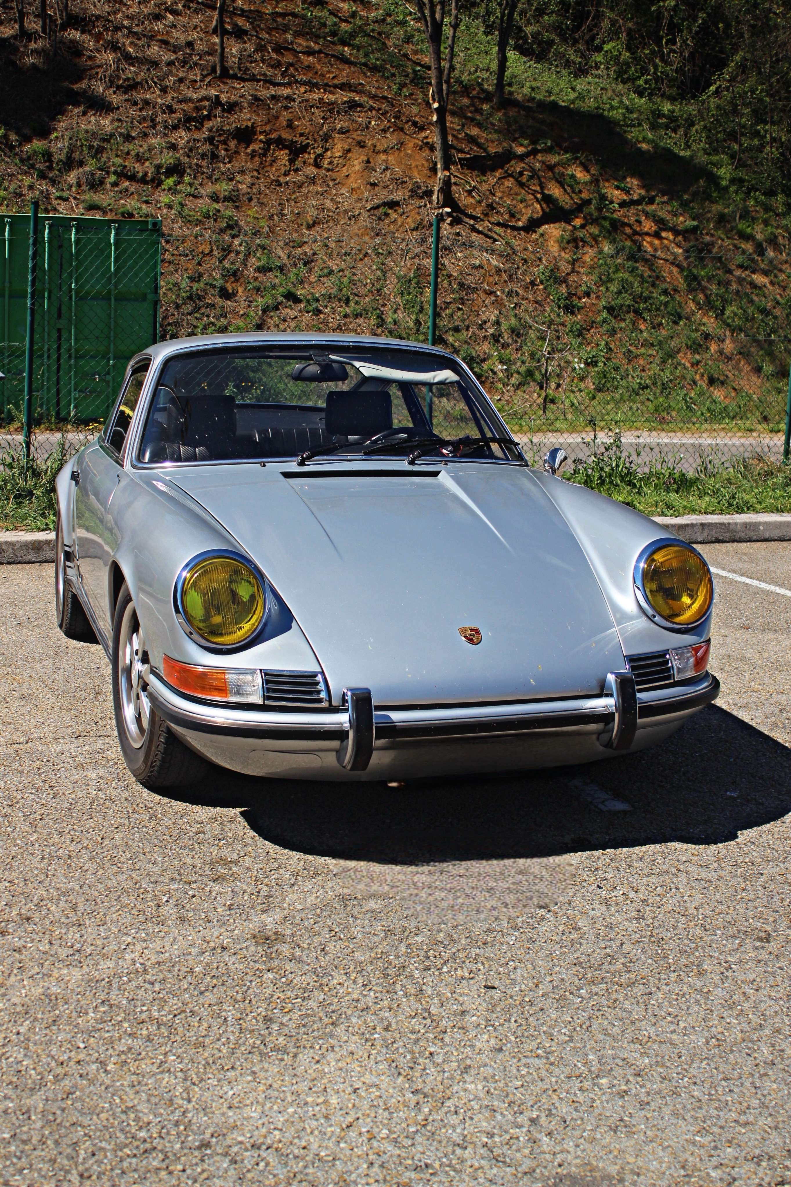 Tu pr&eacute;f&egrave;res laquelle ?

#porsche #voiture #automobile #photo graphie #photo #choix