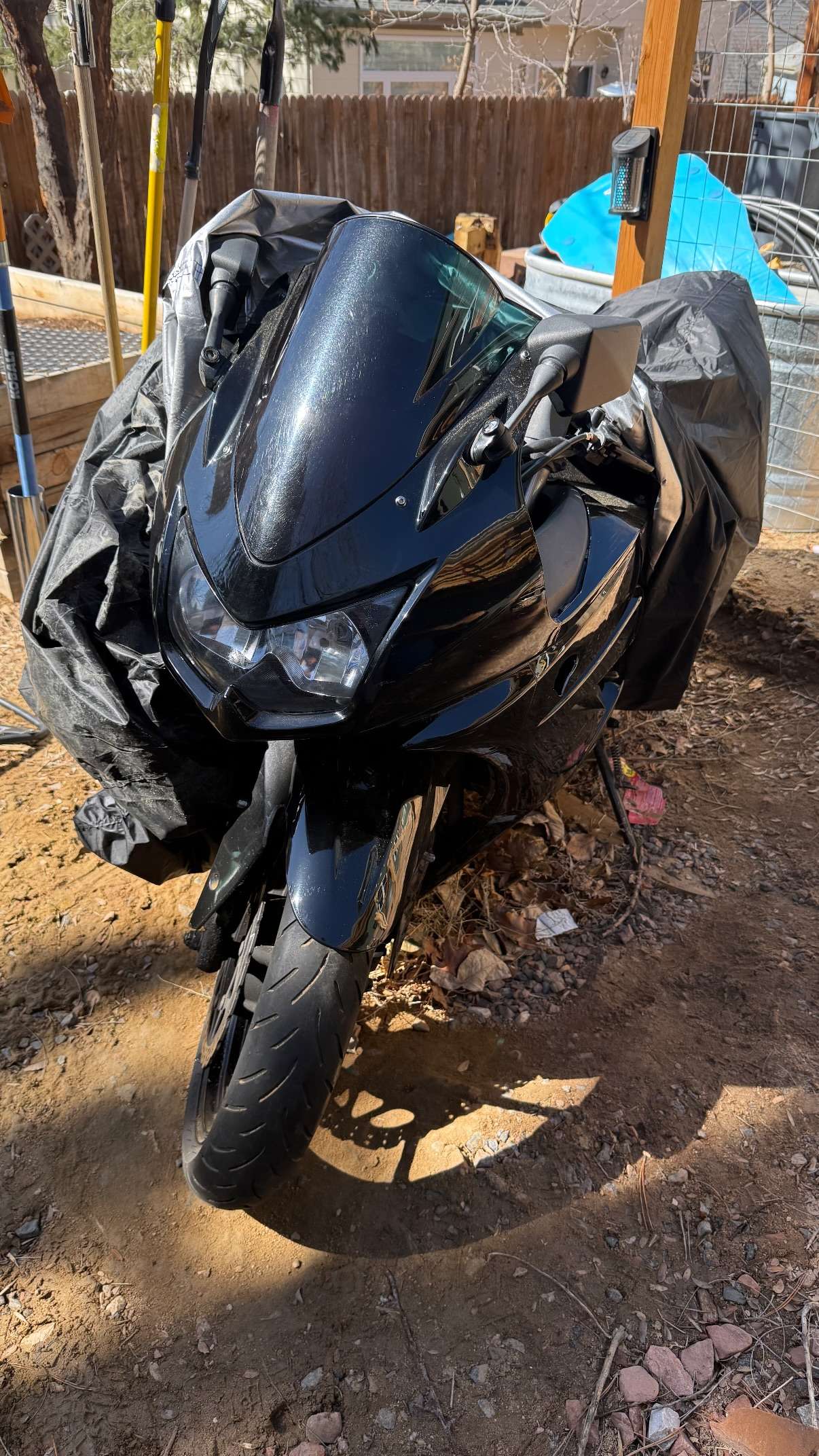 Photo 2 - Merci à mon oncle pour ma première moto aujourd'hui 😎… le seul problème c’est que je peux pas la conduire parce que apparemment les lois existent 💀💀💀
