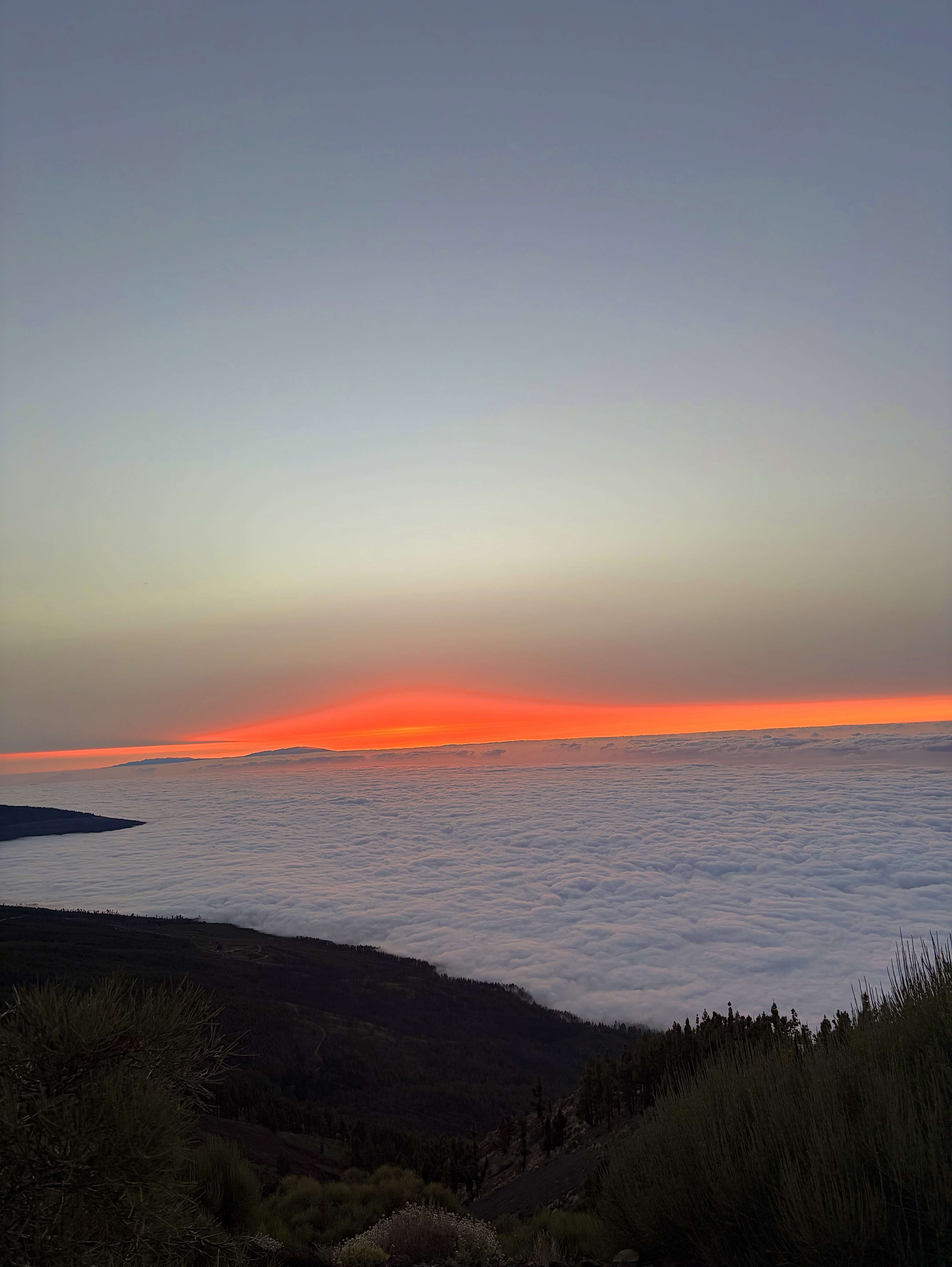 Photo 1 - Le coucher du soleil au dessus des nuages c’est un autre level 🙇‍♀️🙌