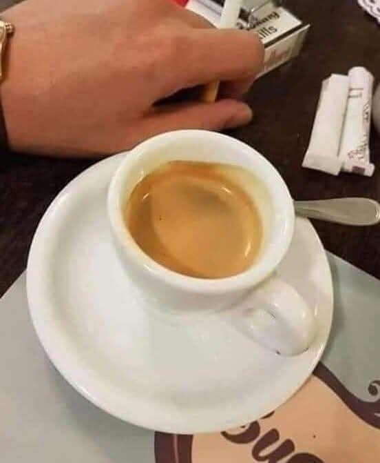 Photo 2 - Fais toujours semblant d'aller bien, même dans les moments les plus difficiles. Le silence vaut mieux que la pitié d'autrui. Aussi forts que nous soyons, nous ne pouvons porter seuls le fardeau de la vie ; nous avons toujours besoin de quelqu'un pour le partager.