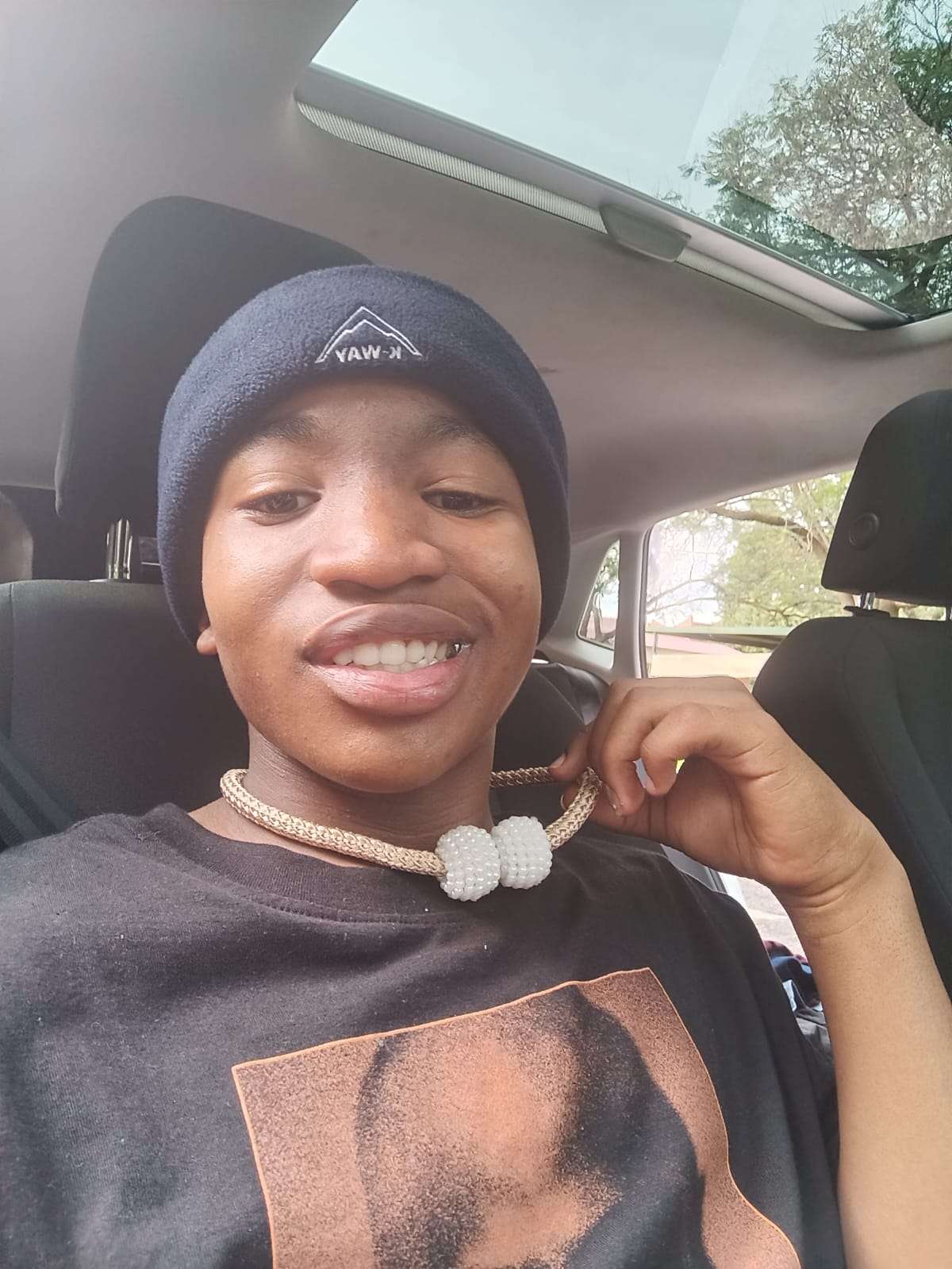 Guys I'm looking for a girlfriend can someone please be my girlfriend
