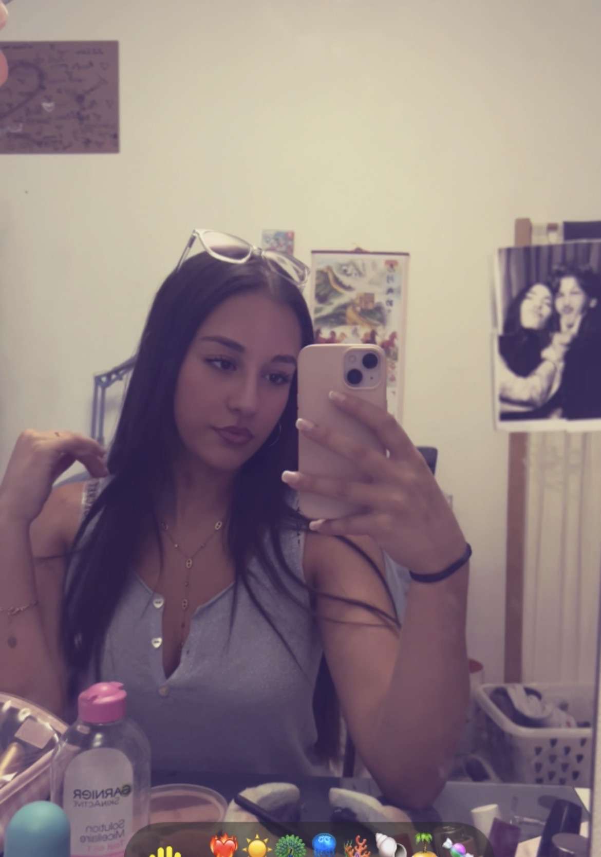 Photo 1 - Est ce que je pars sur du noir ? Jetait brune de base j’ai fait un balayage blond mais je veux changer ! Un carré ou je les laisse long ?