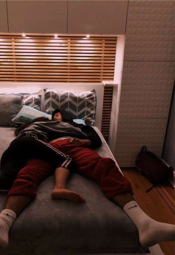 Photo 1 - Vous préférez dormir commen avec votre petit copain ou votre petite copine