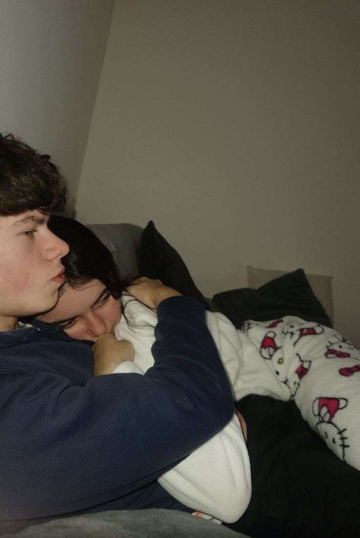 Photo 2 - Vous préférez dormir commen avec votre petit copain ou votre petite copine