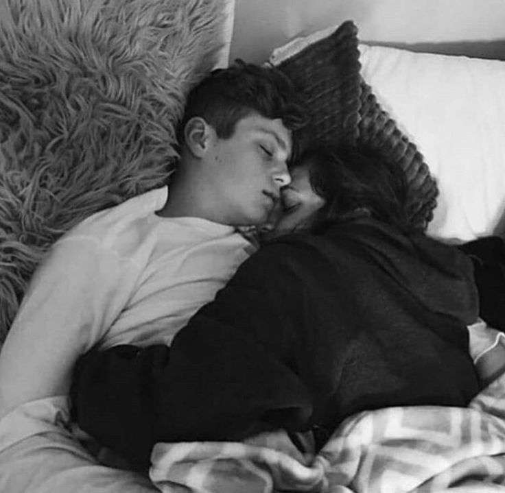 Photo 3 - Vous préférez dormir commen avec votre petit copain ou votre petite copine
