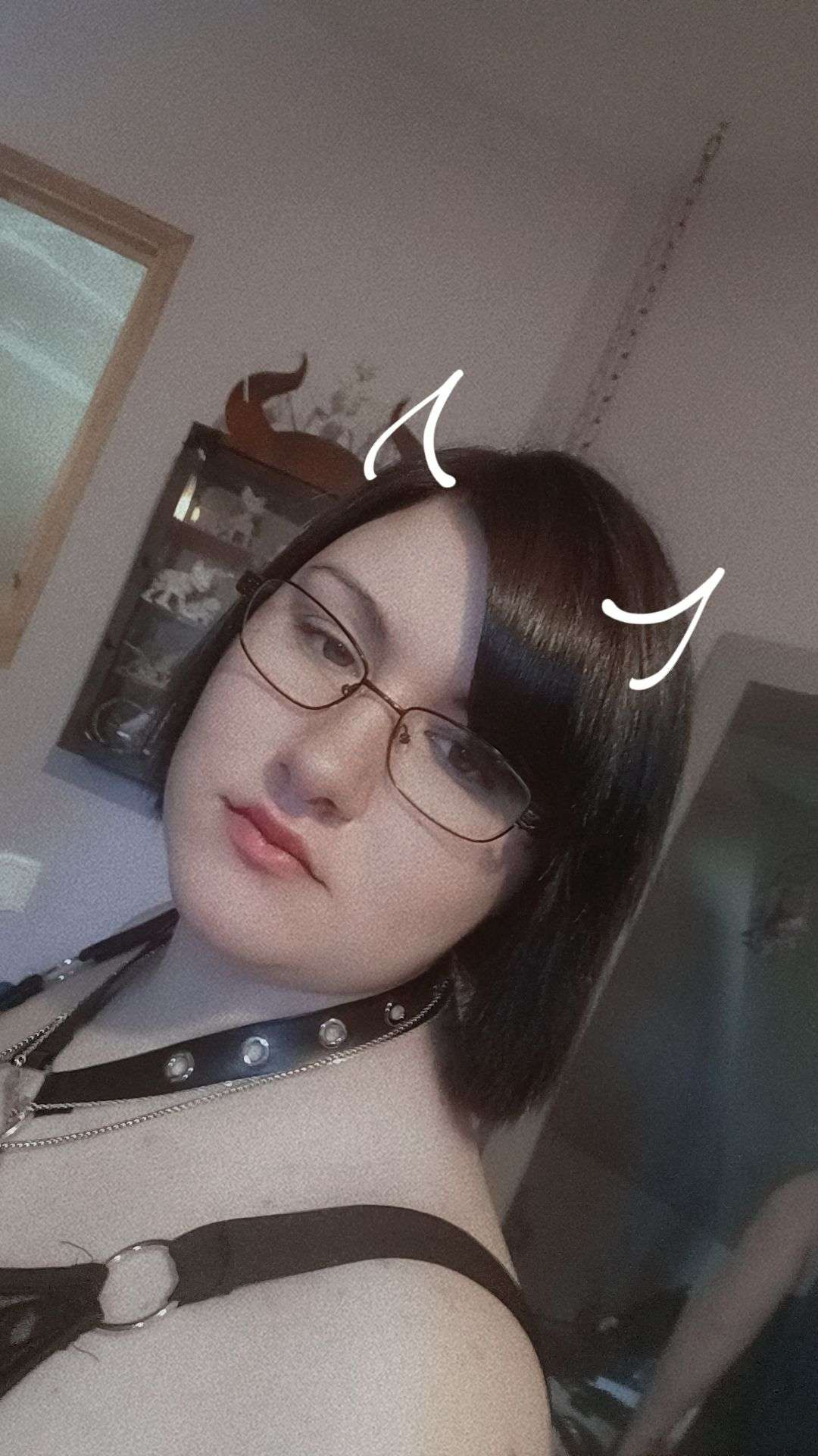 Photo 4 - ♰Prénom : Louka
♰Âge : 20 ans
♰Anniversaire : 21/01🎂
♰Signe Astrologique : Verseau ♒️
♰Pays : France, dans le Cher département 18 
♰Genre : Femme elle/elle
♰Sexualité : Bisexuelle Bottom Asexuel 
♰Situation Amoureuse : Célibataire 🔓
♰Style : Gothic lolita 🖤
♰Taille : 1m52-53
♰Tatouage : 3