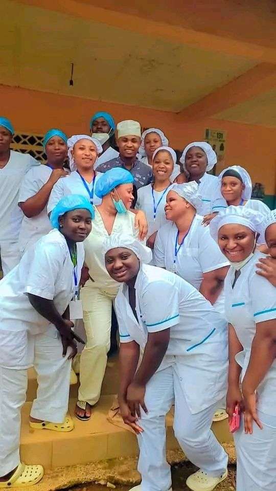 Photo 2 - Fin des épreuves pratiques de l'examen de sortie. Nos candidats répartis dans les différentes structures sanitaires de la ville de Boké ont brillamment démontré leurs compétences pratiques devant les évaluateurs et superviseurs venus de l'IRETP.  
BONNE CHANCE POUR LA SUITE ! #paris #chaleur #célibataire #sondashoot
