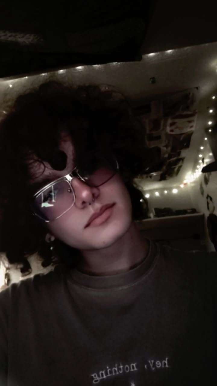 Photo 1 - Which one is pretty, also hmu to get my snap 🤭