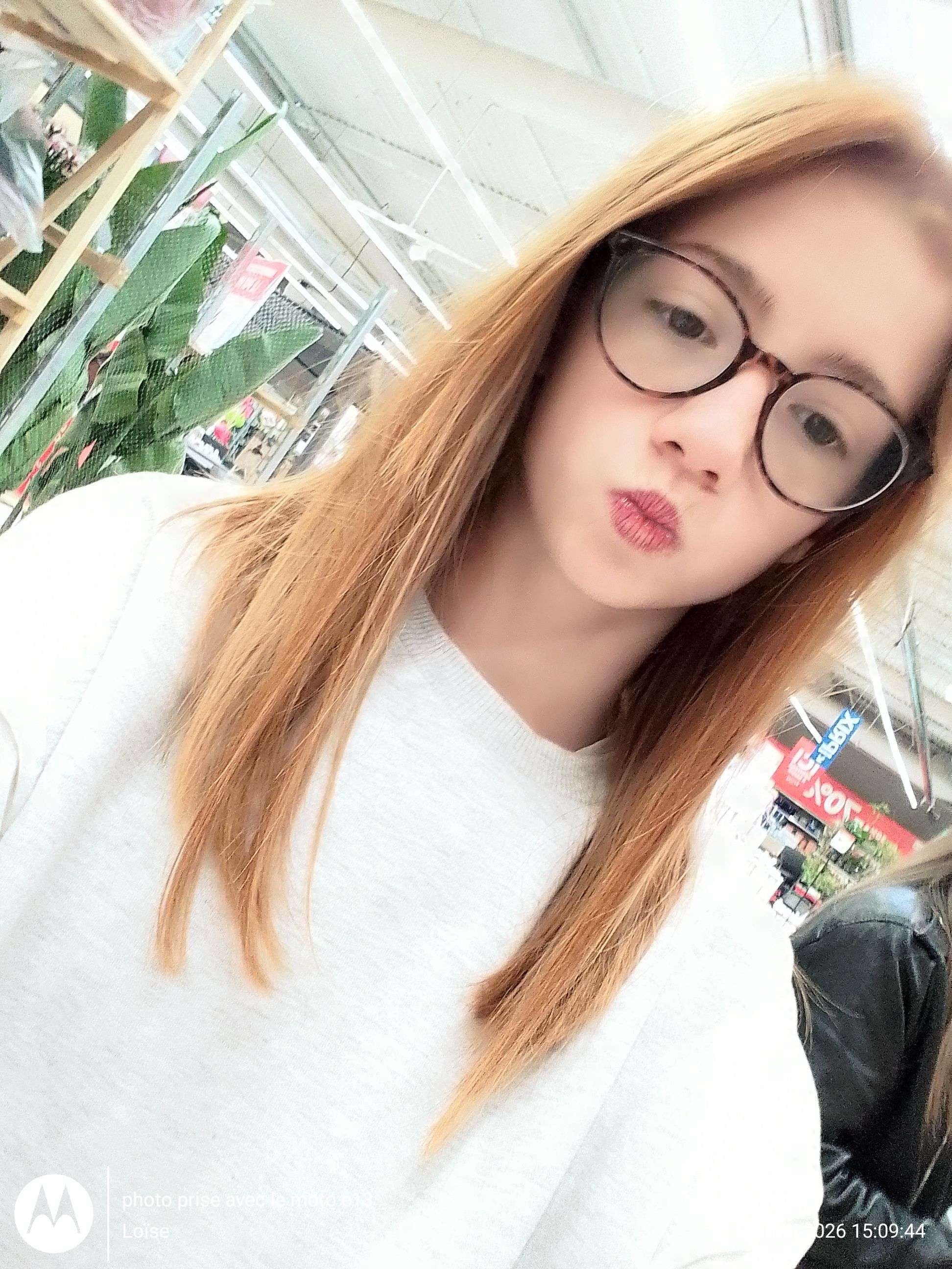 Photo 2 - Vous me préférée les cheveux lisses ou plaquée?
