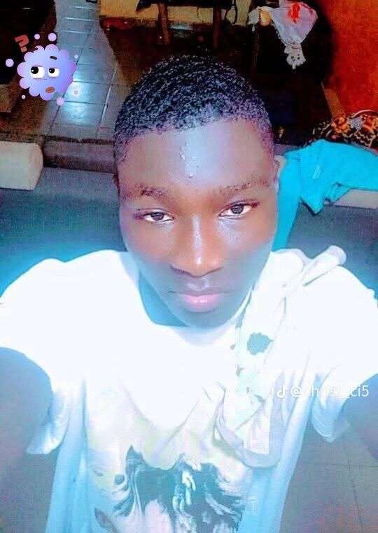 Photo 2 - Actuellement je cherche une meuf #célibataire #vote #insomnie