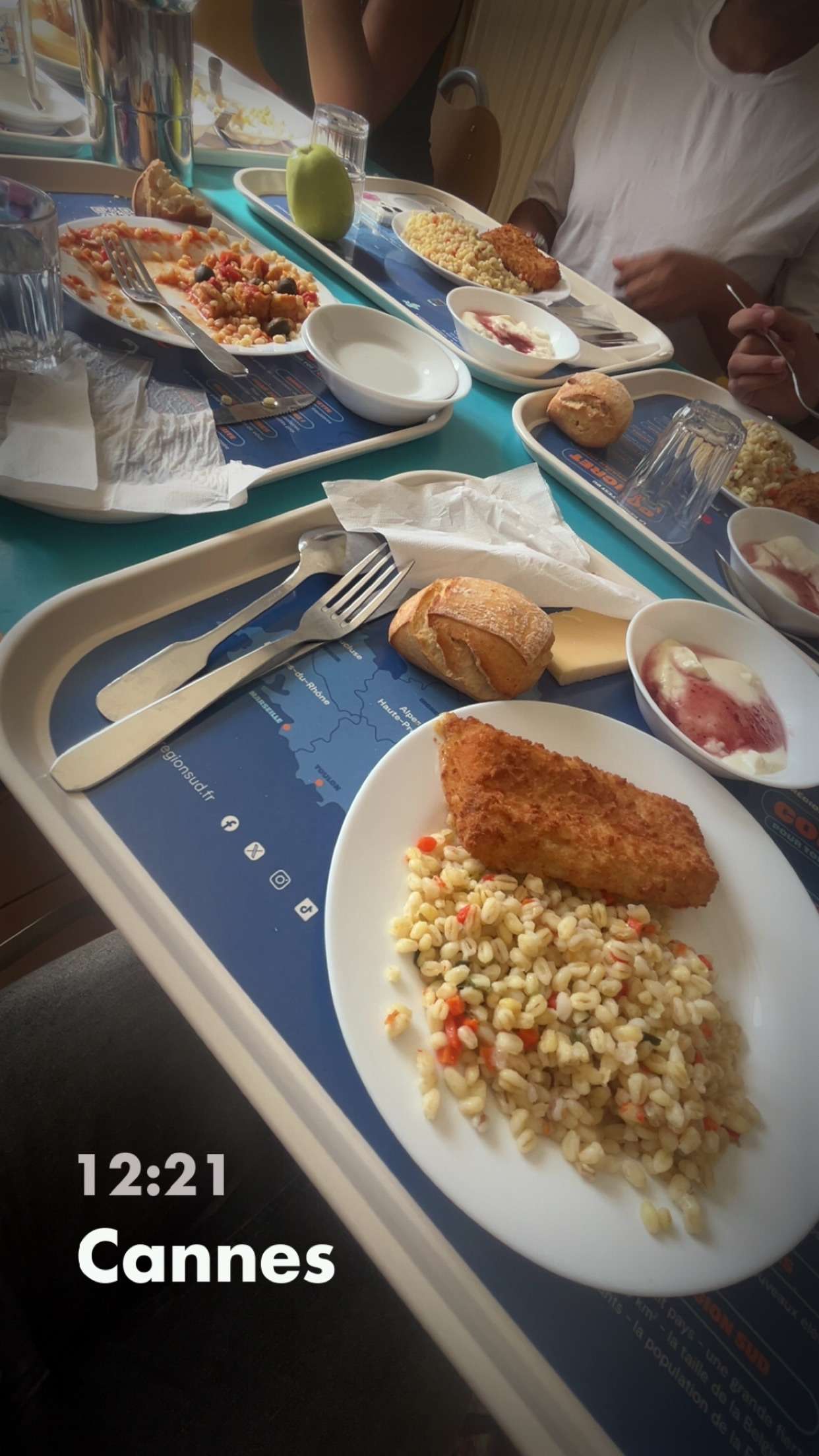 Photo 1 - Perso moi je mange bien à la cantine et vs ? #cantinescolaire