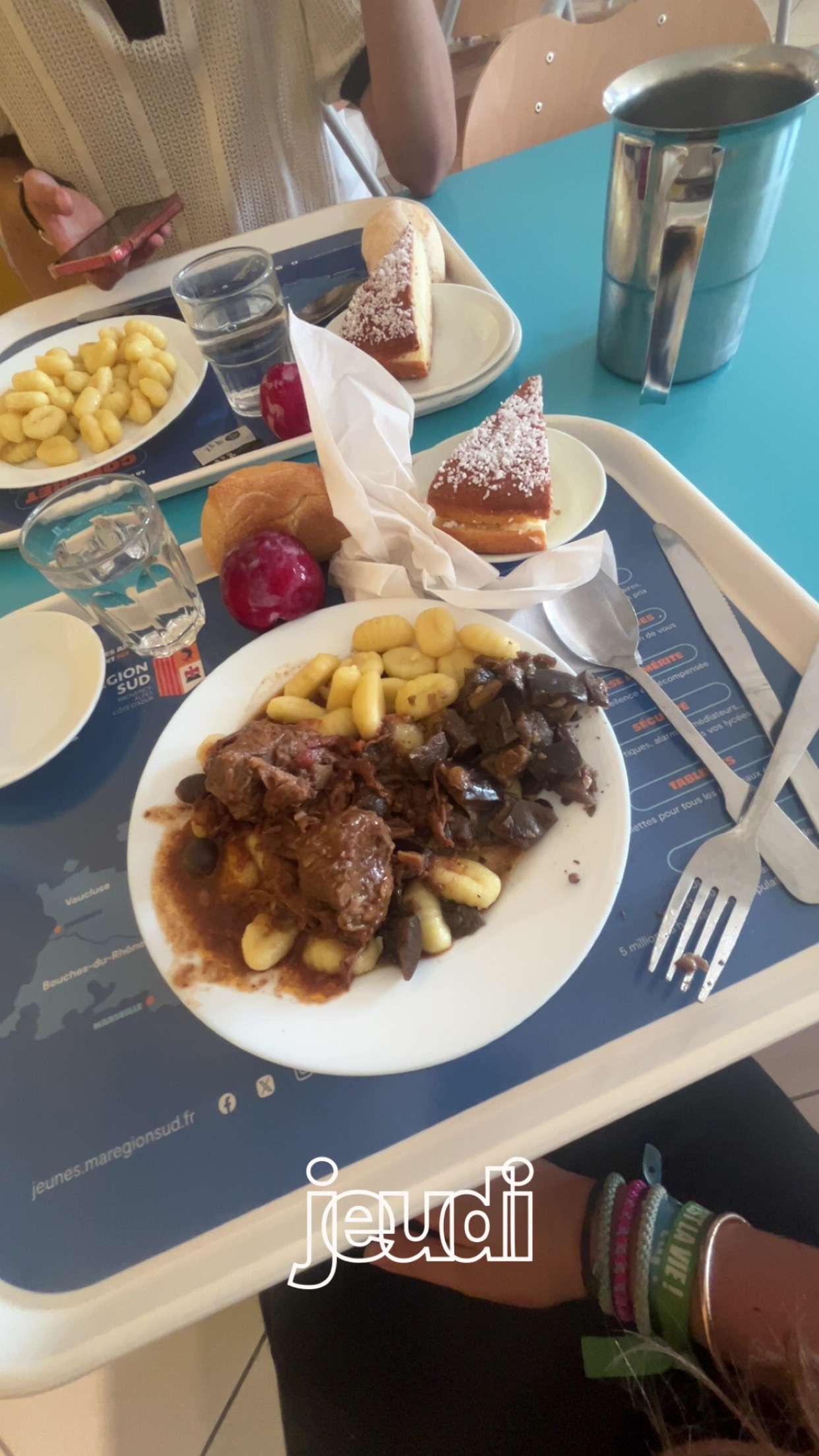 Photo 2 - Perso moi je mange bien à la cantine et vs ? #cantinescolaire
