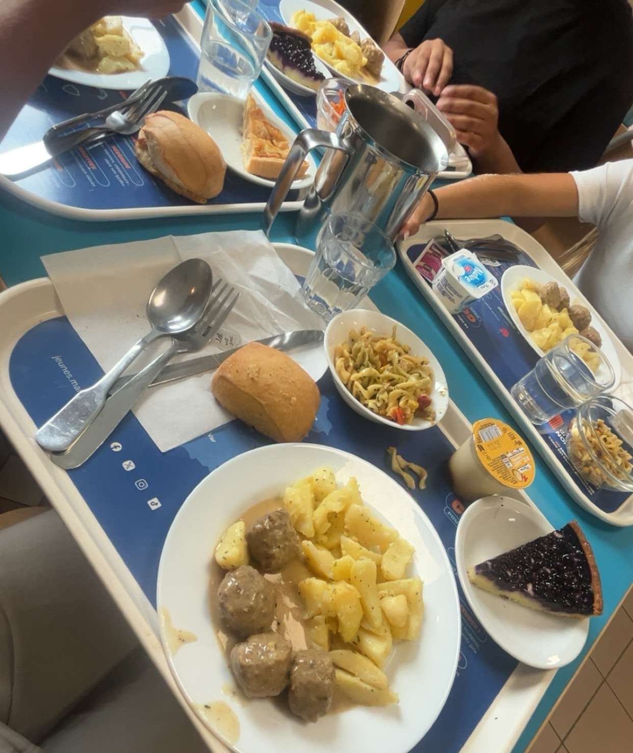 Photo 4 - Perso moi je mange bien à la cantine et vs ? #cantinescolaire
