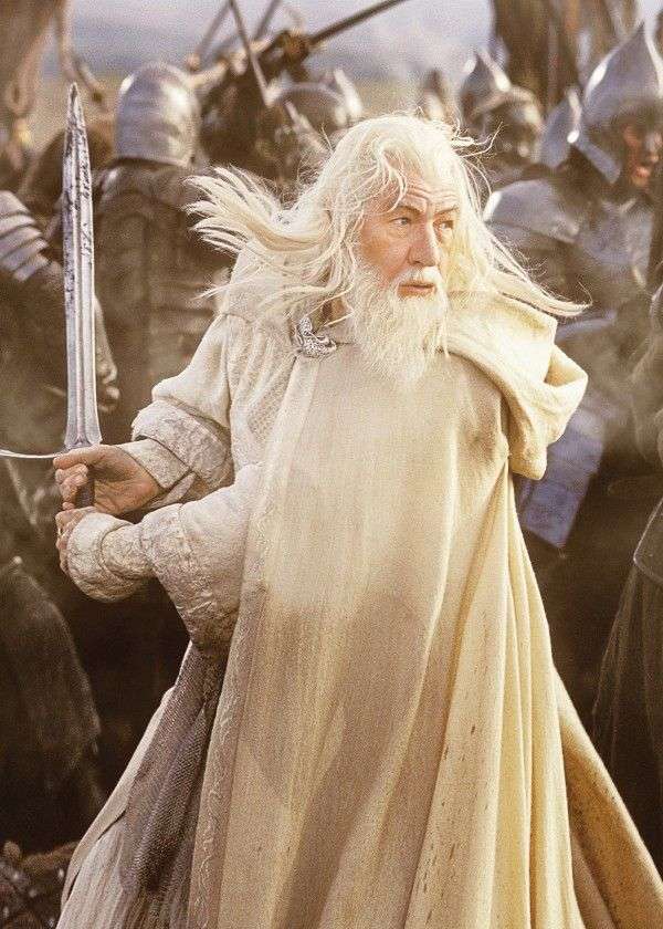 Photo 1 - Dans le seigneur des anneaux,vous préférez?

1) Gandalf
2) Saroumane