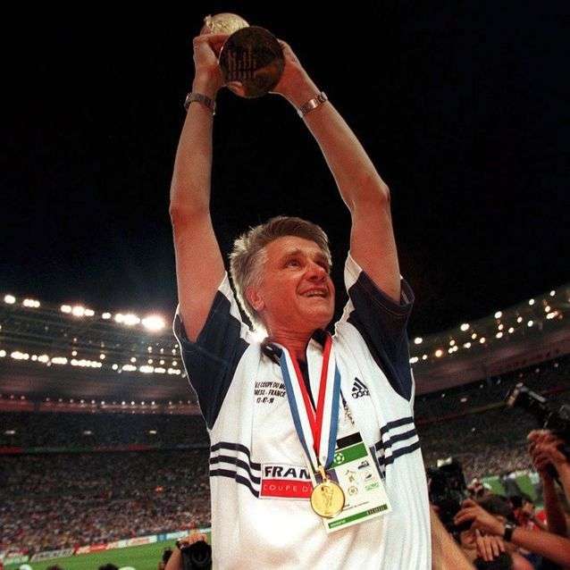Photo 2 - Vous préférez quel sélectionneur de l'équipe de France

1) Michel Platini
2) Aimé Jacquet
3) Didier Deschamps
4) Zinedine Zidane

Si autres en commentaires