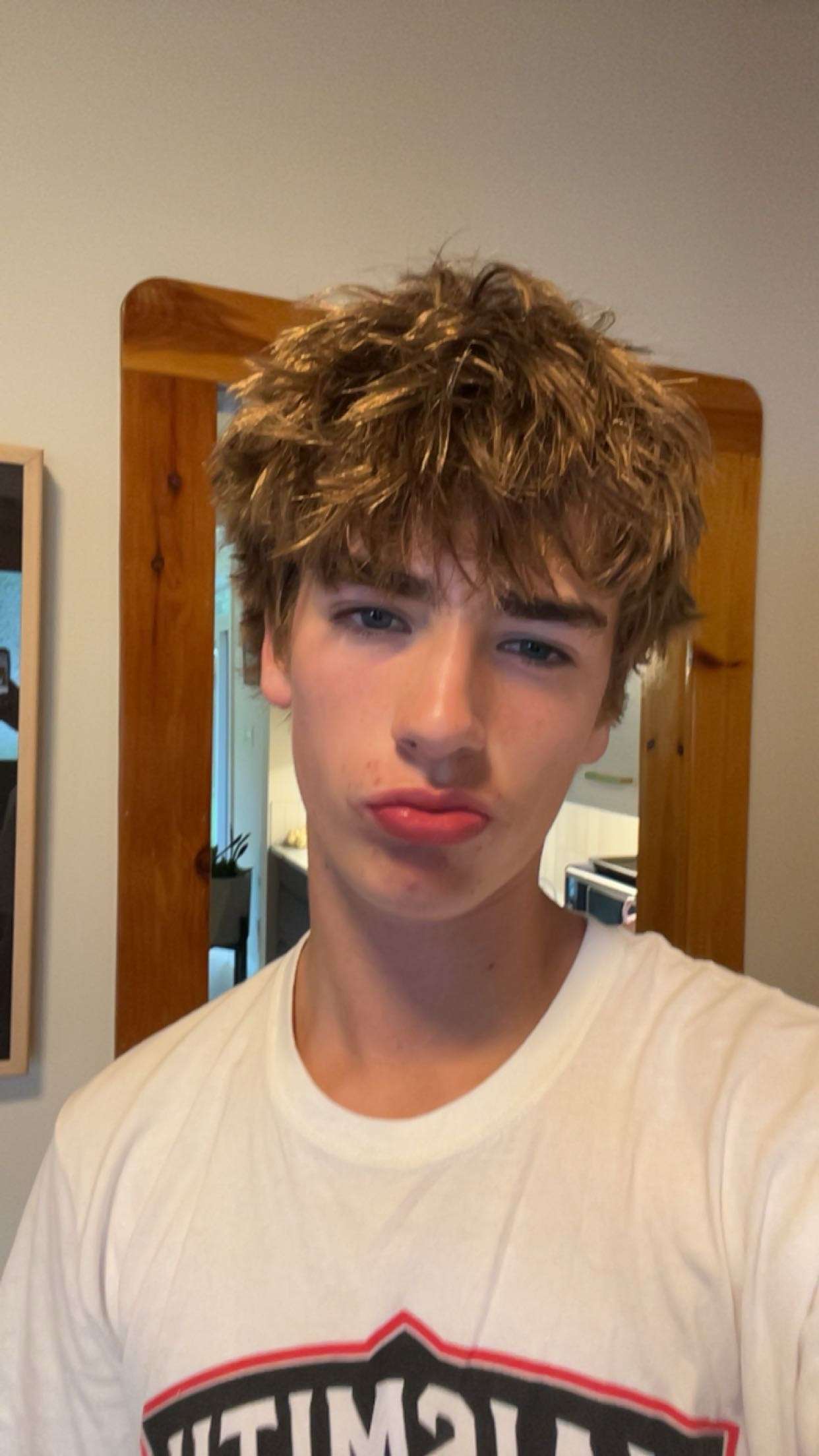 Photo 2 - anyone wanna be friends ??