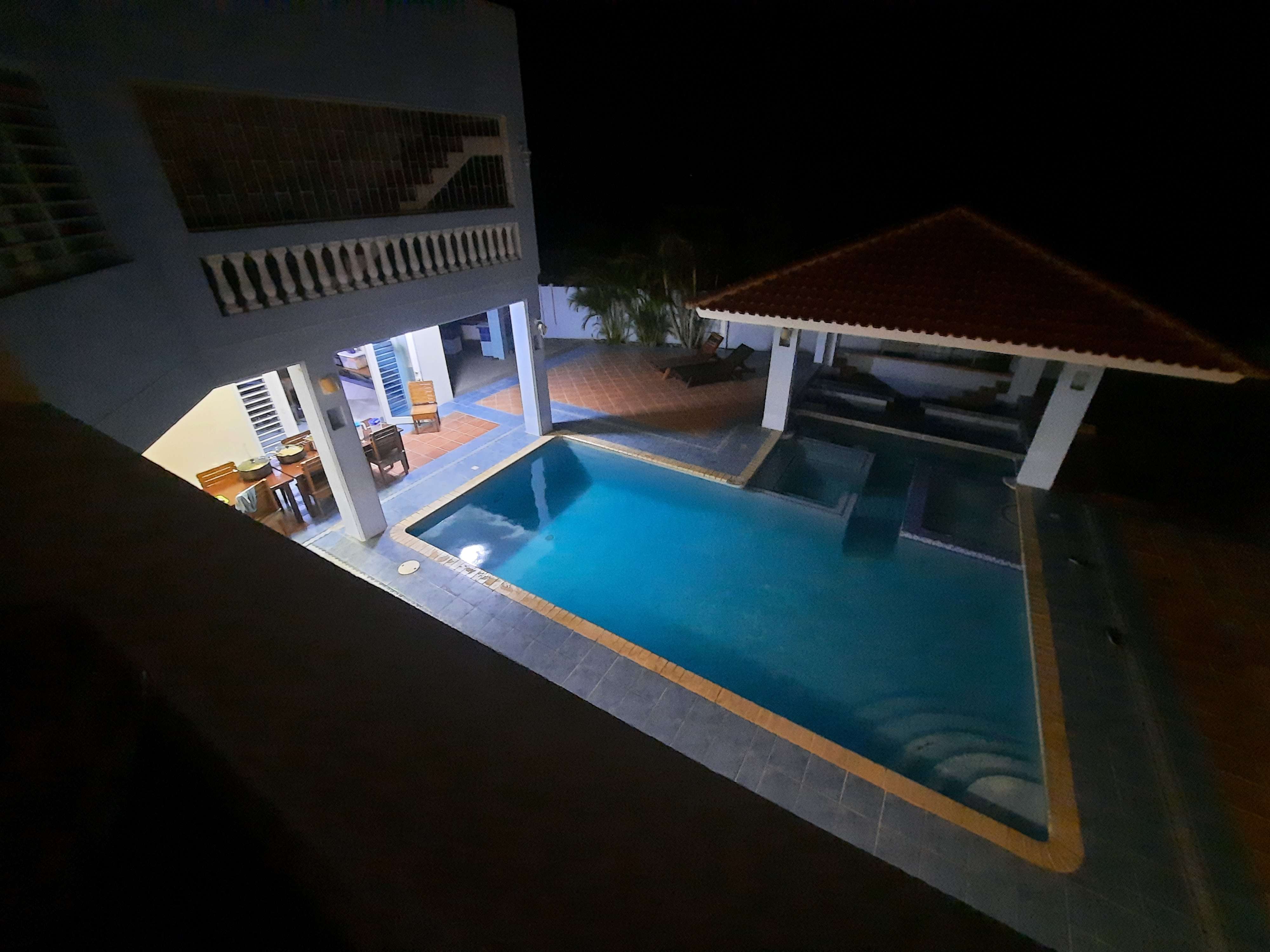 Photo 2 - Je suis dans une villa avec piscine avec la mer à seulement 100m