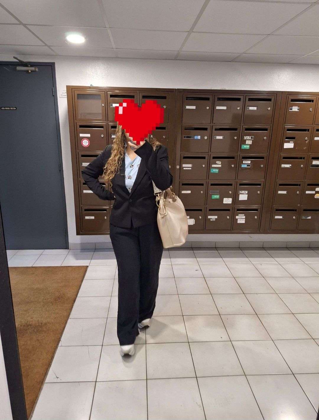 quart de finale du concours d&rsquo;outfit 
Duel 1

votez pour votre outfit pr&eacute;f&eacute;r&eacute; dans chaque duel, les gagnants passent &agrave; la phase suivant
