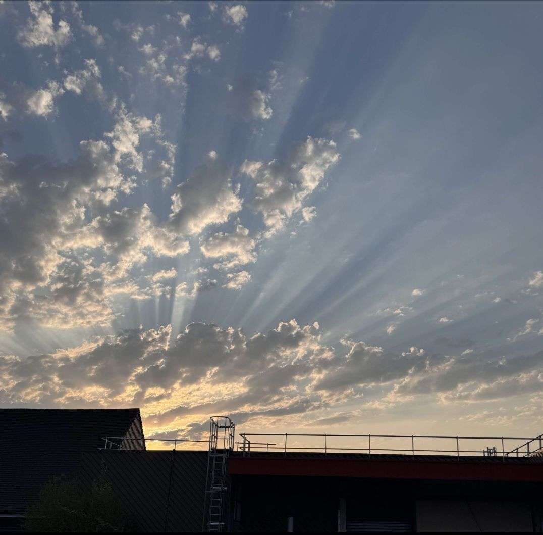 Photo 2 - 🌅 Phase 1 — Concours photo de ciel 🌅

Groupe 7
Votez pour votre préférée
La photo qui obtiendra le plus de votes se qualifiera pour le tour suivant