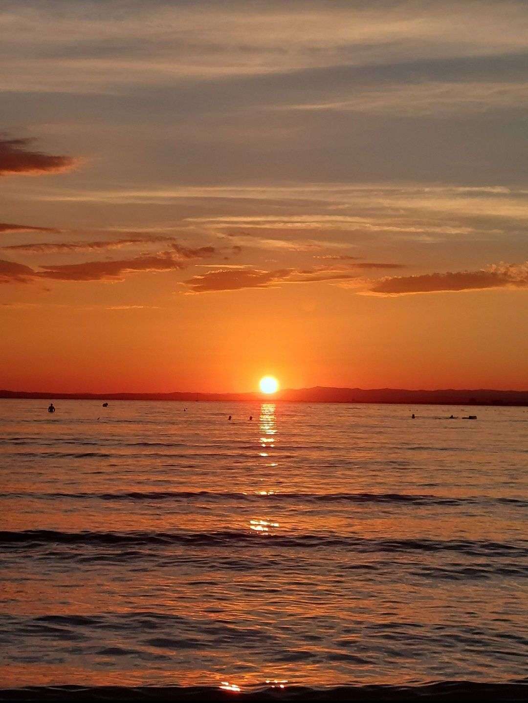 🌅 Finale &mdash; Concours photo de ciel 🌅

Votez pour votre pr&eacute;f&eacute;r&eacute;e 🏆
La photo qui obtiendra le plus de votes remportera le concours + 1 coffre commun et 3 ayz