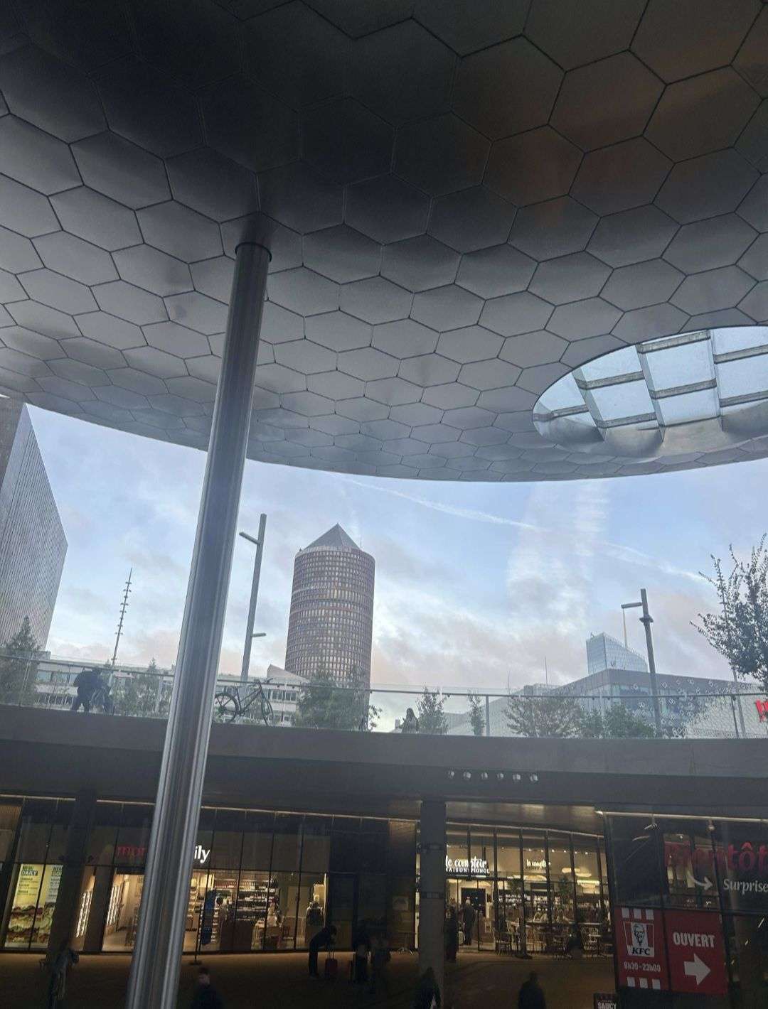Photo 4 - 🏙️ PHASE 1 — CONCOURS URBAIN 🏙️

Votez pour votre photo préférée 
Les 2 photos avec le plus de votes passeront à la phase suivante