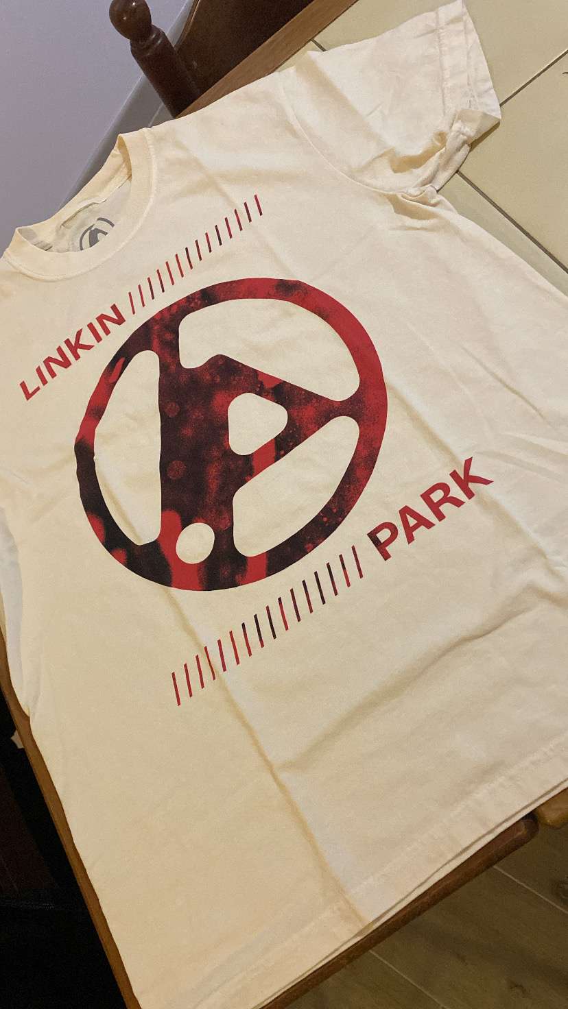 T-shirt re&ccedil;u de Linkin Park!
Vite juillet pour enfin les voir en concert apr&egrave;s des ann&eacute;es d&rsquo;attente 🤩🤘🏼