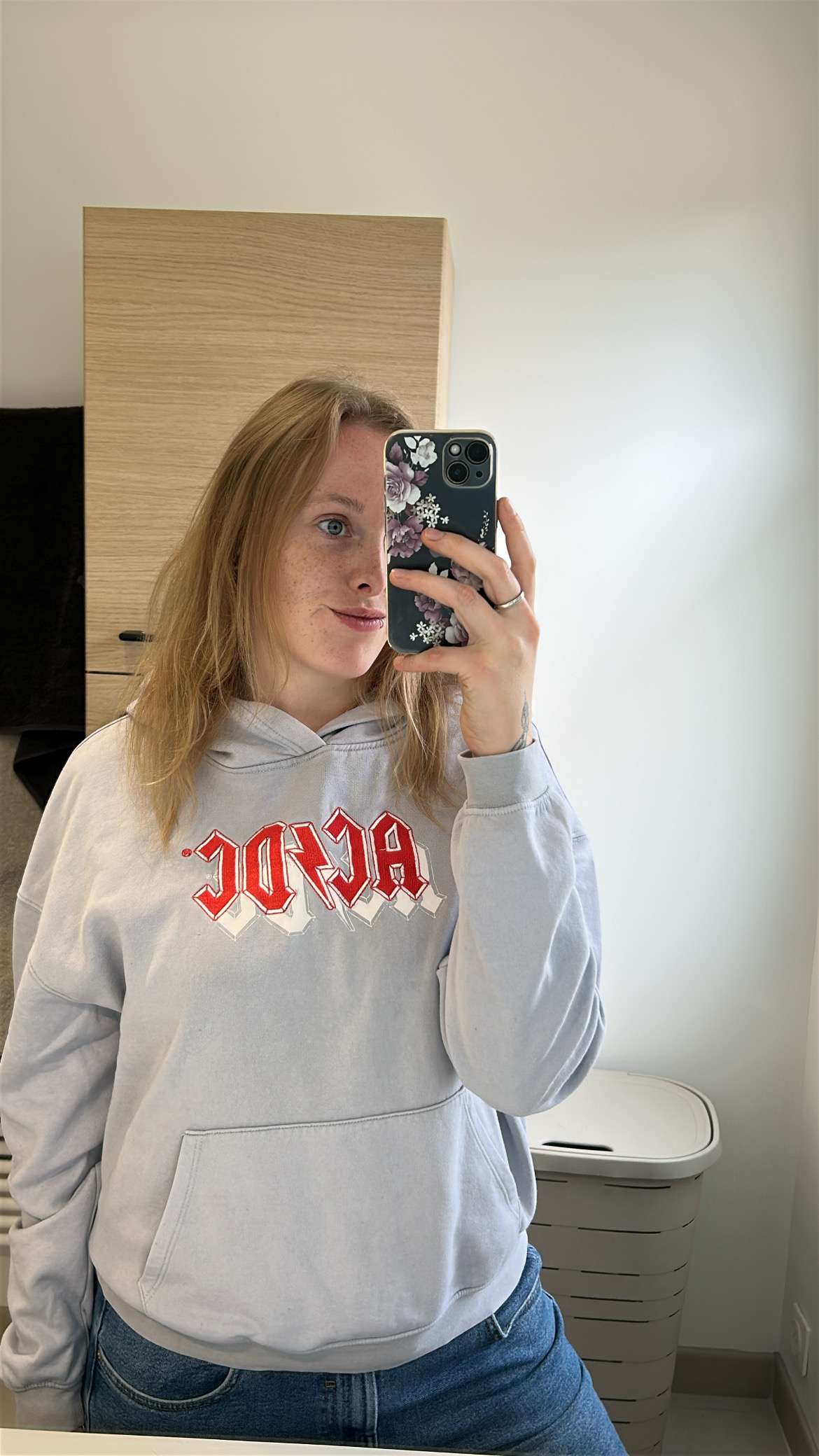 Fin ao&ucirc;t et retour du jean / sweat 
J&rsquo;ai attendu un long moment avant de me dire qu&rsquo;il fait frais et pas beau avec de la pluie depuis plusieurs jours, j&rsquo;&eacute;tais dans le d&eacute;ni et voulait rester en &eacute;t&eacute; 😩