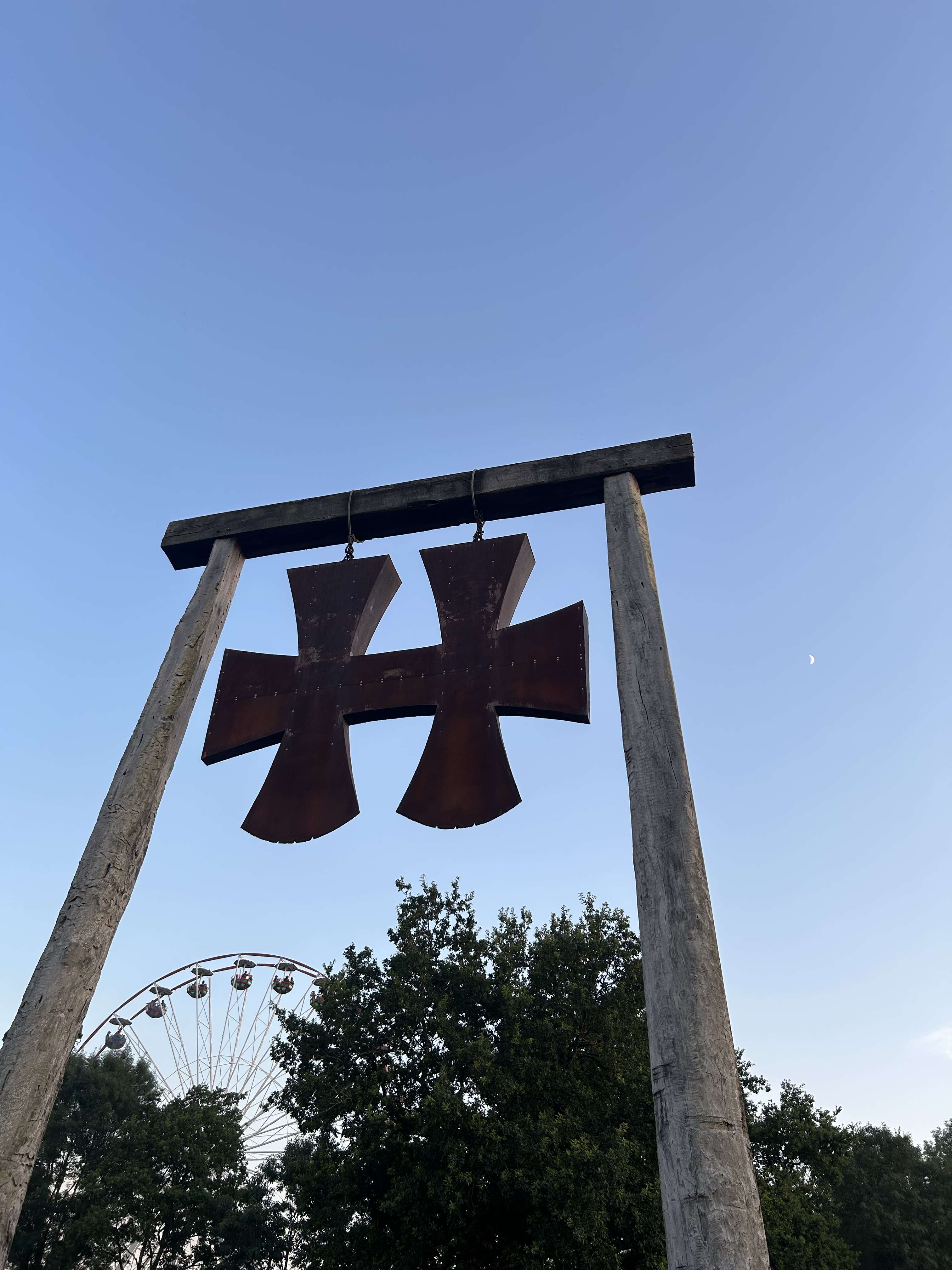 Le Hellfest est officiellement fini, laissez moi dans le d&eacute;ni 🥲

Je viens de vivre les 4 jours les plus intenses de ma vie. 
C&rsquo;est un truc de fou &agrave; vivre, c&rsquo;est une autre vie ces 4 jours 🤩

&Ccedil;a vous int&eacute;resse que je vous partage des photos et vid&eacute;os ?
