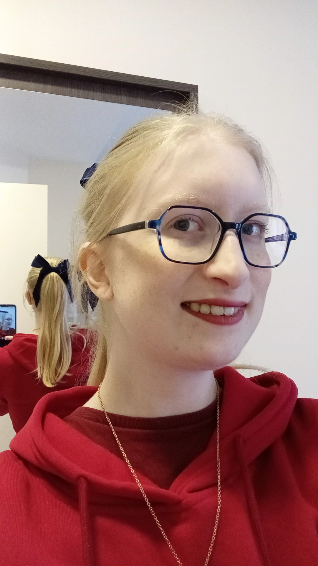 J'me suis motiv&eacute;e &agrave; me maquiller enti&egrave;rement mdr, les gloss c'est plus facile &agrave; mettre que les rouges &agrave; l&egrave;vres 💄
