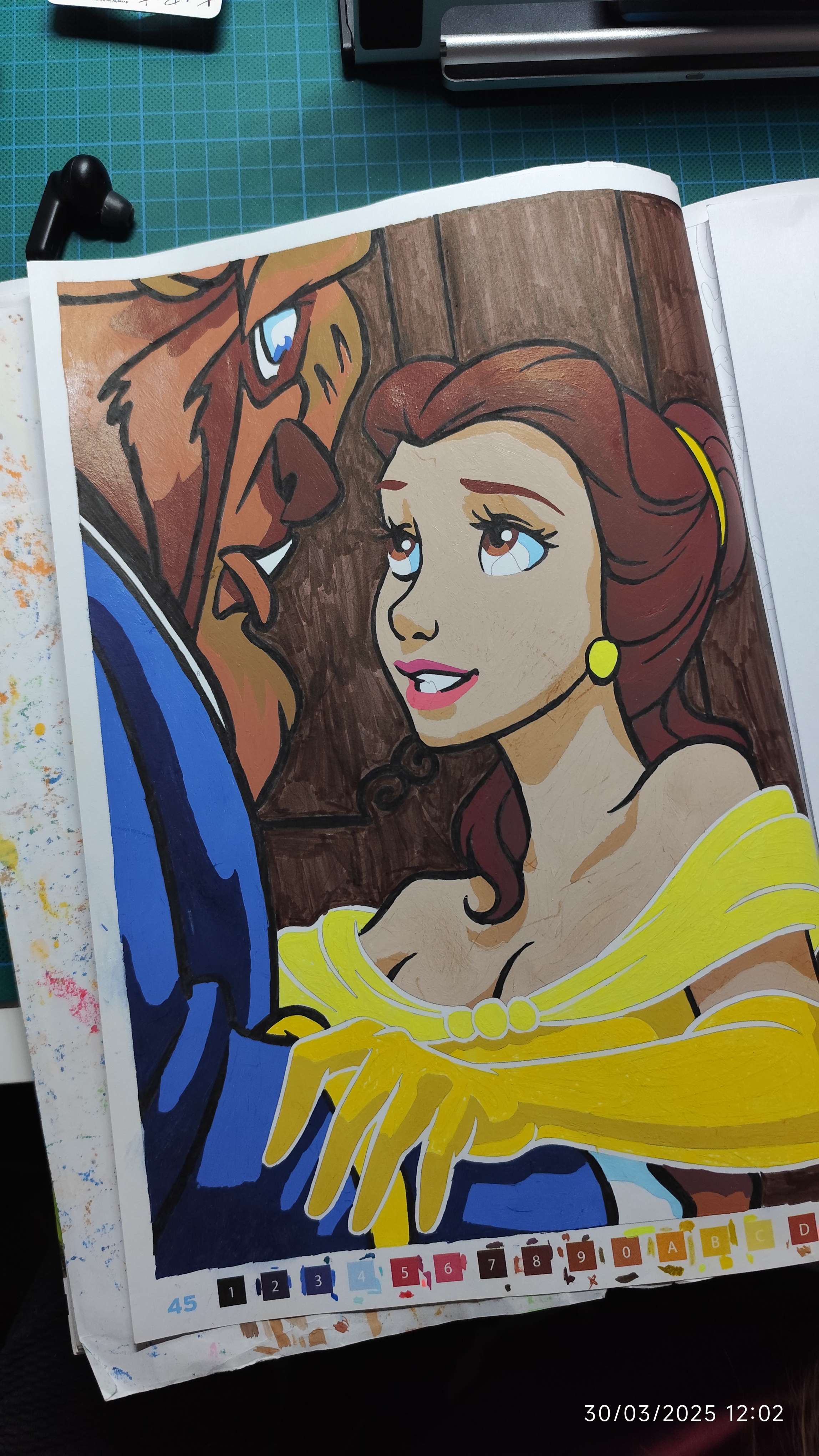 Premier coloriage myst&egrave;re au stylo gel languo, faut avoir de la patience.. ✨