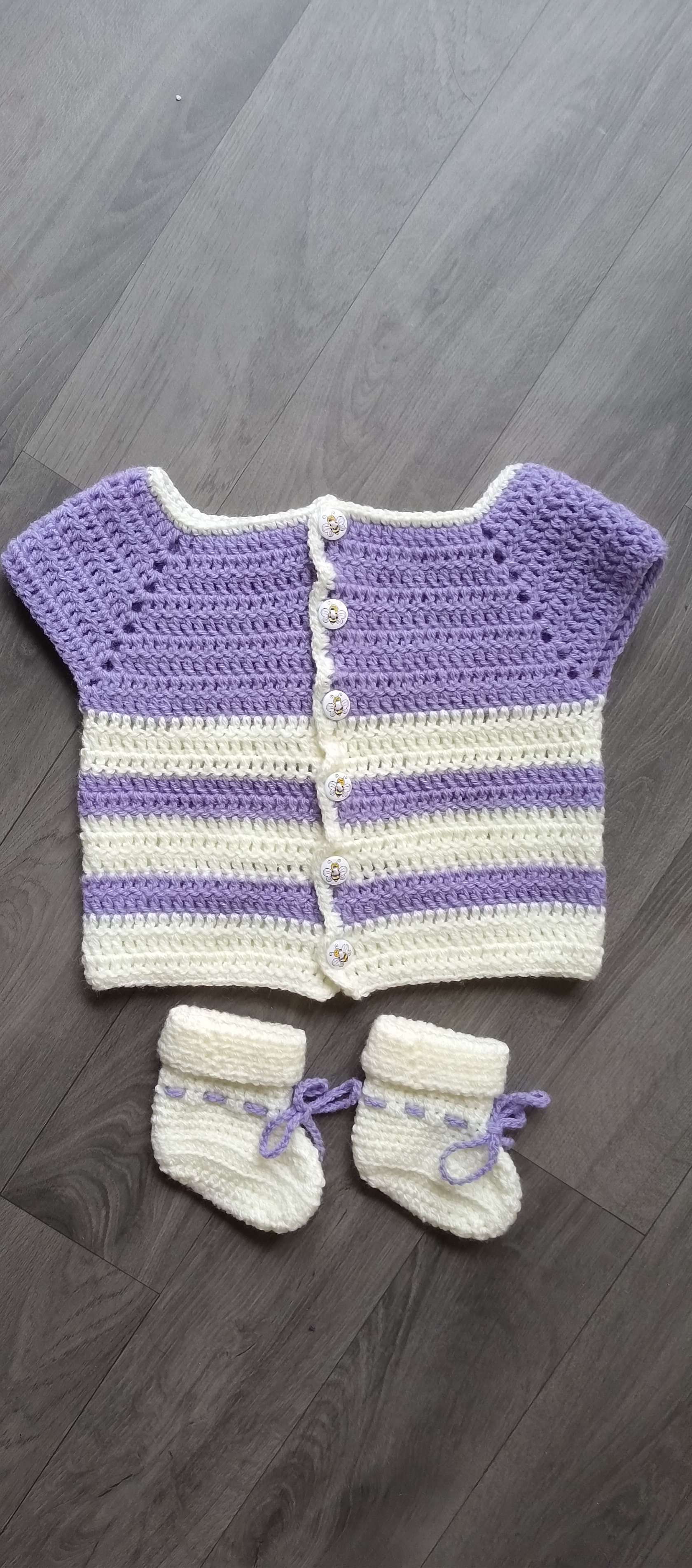 💜Derni&egrave;re petite cr&eacute;ation 💜 petit gilet avec ses chaussons assortis 

#crochet #b&eacute;b&eacute; #cr&eacute;ation #partage