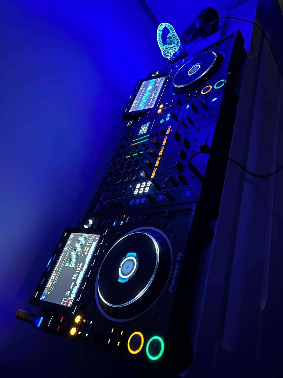 https://soundcloud.com/stephandecastel/de-castel-music-episode-002