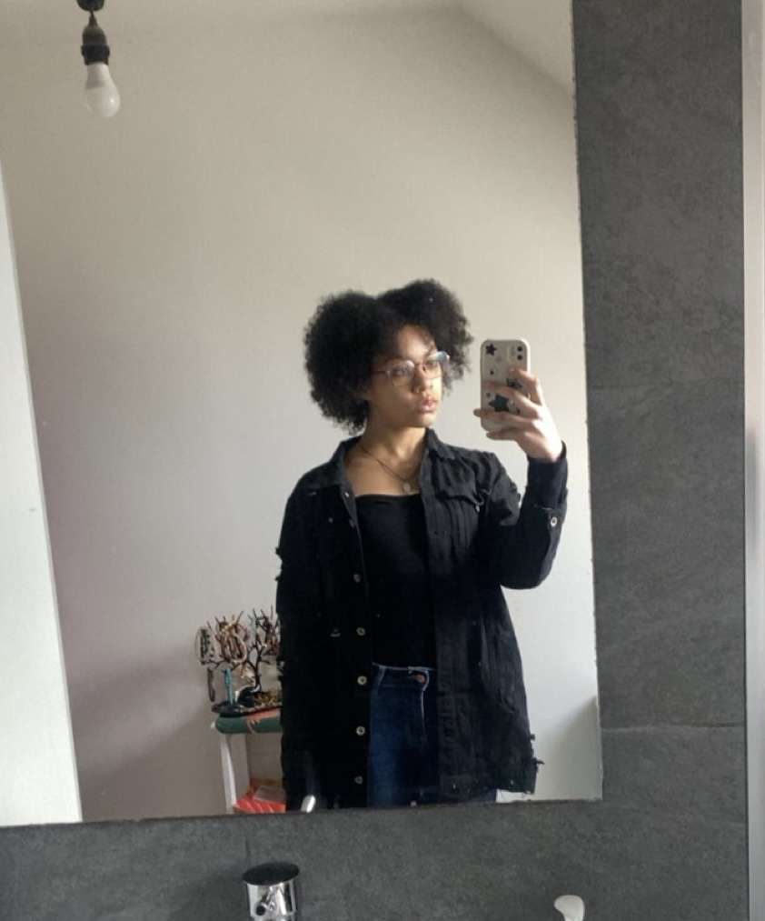 Vous pensez quoi de ma tenue et de ma coiffure aujourd&rsquo;hui ????