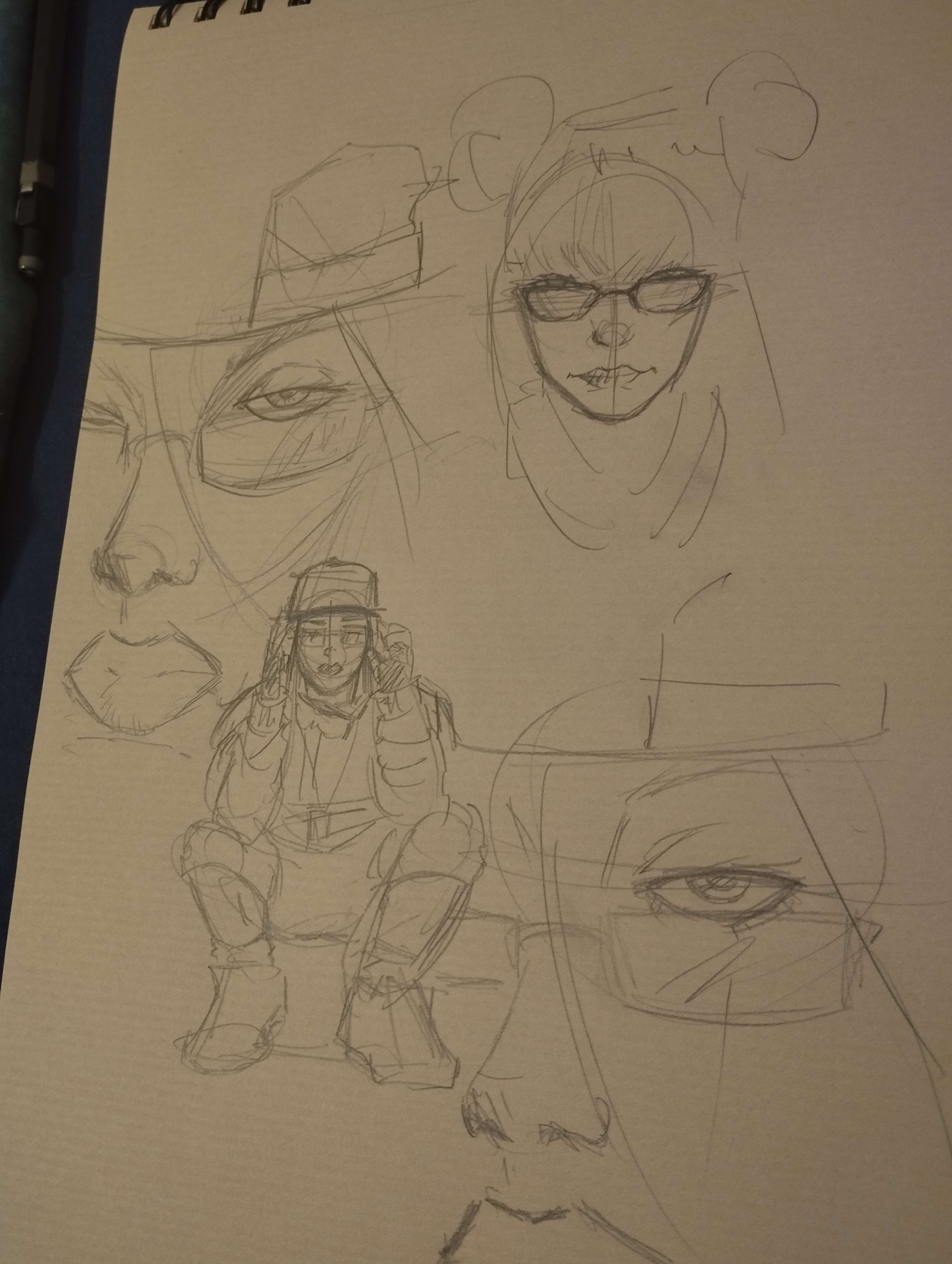 Les croquis faits &agrave; 2h du matin sont souvent ceux qui m&egrave;nent aux meilleurs projets mdrrr
(Ici j'essaie de faire un truc sur Billie Eilish et je gal&egrave;re)
