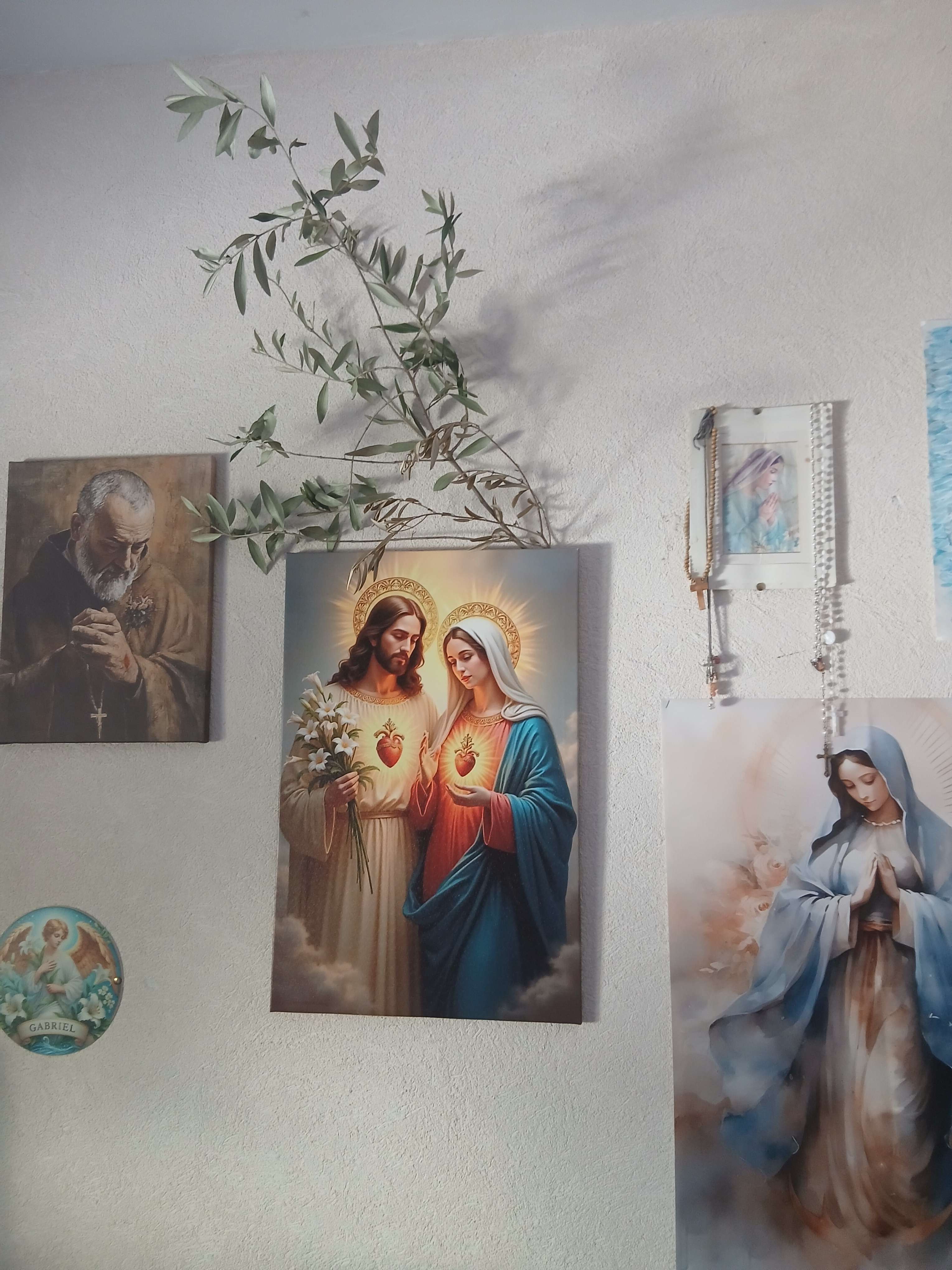 Eh voil&agrave; comme chaque ann&eacute;e, j'ai mis ma branche de Rameaux au dessus de mon tableau 😊🙏 ✝️